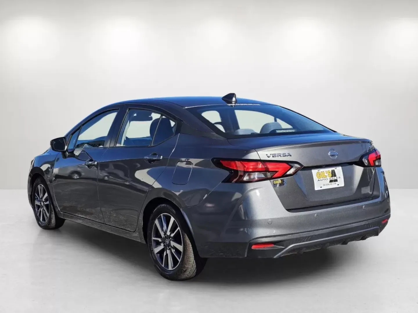 2020 /Graphite Nissan Versa SV (3N1CN8EV9LL) with an Other engine, located at 1430 Gateway Drive, Opelika, AL, 36801, (334) 239-0944, 32.637871, -85.409790 - **Elevate Your Daily Commute with the 2020 Nissan Versa SV at Gils Auto!**<br /> <br /> If you're seeking a reliable, stylish, and budget-friendly sedan for your daily commute or weekend getaways, look no further than this 2020 Nissan Versa SV. This versatile vehicle not only offers impressive fuel - Photo#6