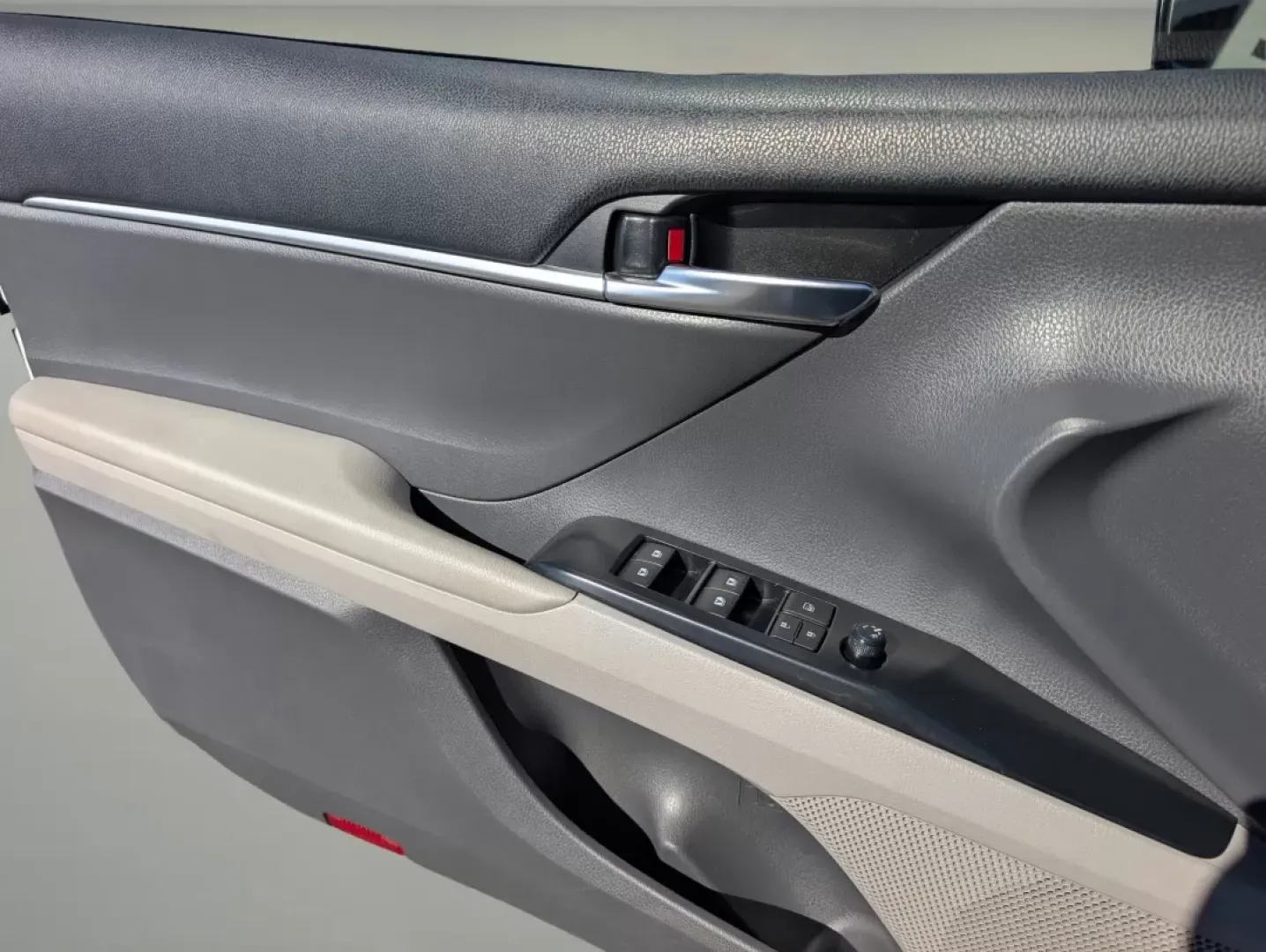 2020 Toyota Camry LE (4T1C11AK8LU) with an Other engine, located at 804 22nd Ave, Phenix City, AL, 36870, (334) 297-1860, 32.484749, -85.024475 - **Experience the Perfect Blend of Comfort and Reliability with the 2020 Toyota Camry LE at Gils Auto, Phenix City, AL!**<br /> <br /> Are you searching for a dependable vehicle that enhances your daily commute and fits seamlessly into your active lifestyle? Look no further than the stunning 2020 Toy - Photo#8