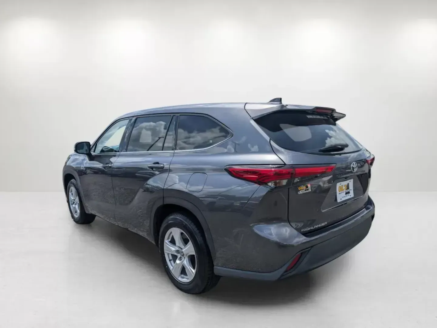 2020 Toyota Highlander L (5TDCZRAH3LS) with an Regular Unleaded V-6 3.5 L/211 engine, 8-Speed Automatic w/OD transmission, located at 1430 Gateway Drive, Opelika, AL, 36801, (334) 239-0944, 32.637871, -85.409790 - ### Discover Adventure with the 2020 Toyota Highlander at Gils Auto - Opelika!<br /> <br /> Are you searching for the perfect vehicle that combines versatility and reliability? Look no further than the 2020 Toyota Highlander, an ideal SUV for growing families, weekend adventurers, or anyone in need - Photo#6