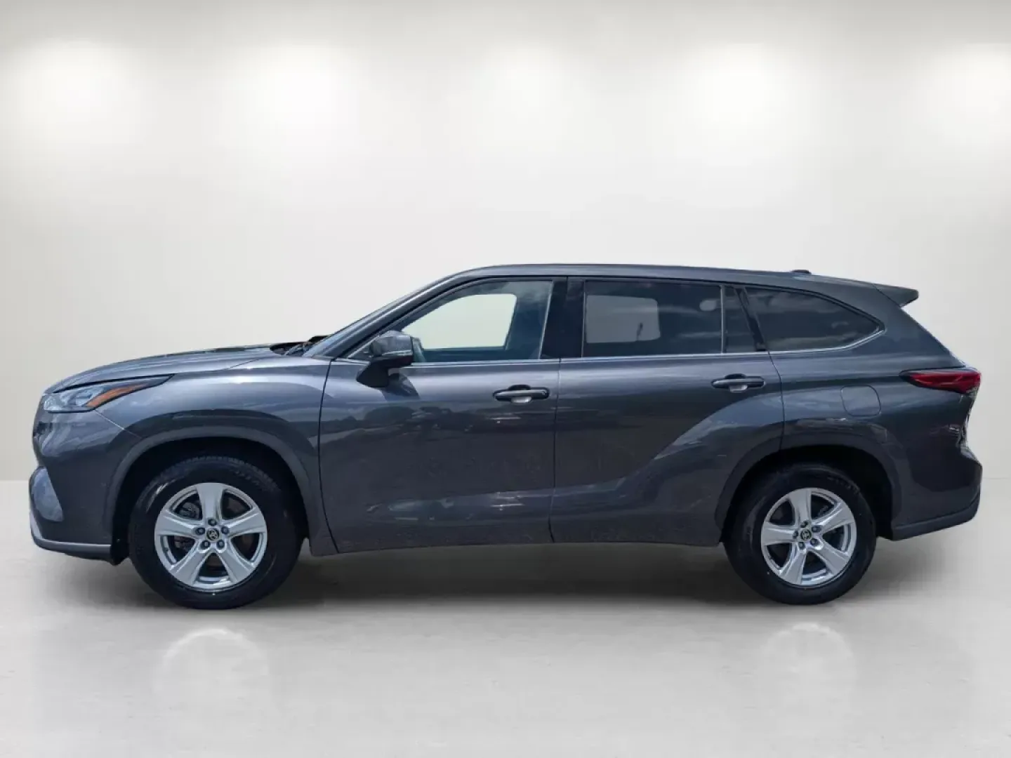 2020 Toyota Highlander L (5TDCZRAH3LS) with an Regular Unleaded V-6 3.5 L/211 engine, 8-Speed Automatic w/OD transmission, located at 1430 Gateway Drive, Opelika, AL, 36801, (334) 239-0944, 32.637871, -85.409790 - ### Discover Adventure with the 2020 Toyota Highlander at Gils Auto - Opelika!<br /> <br /> Are you searching for the perfect vehicle that combines versatility and reliability? Look no further than the 2020 Toyota Highlander, an ideal SUV for growing families, weekend adventurers, or anyone in need - Photo#7