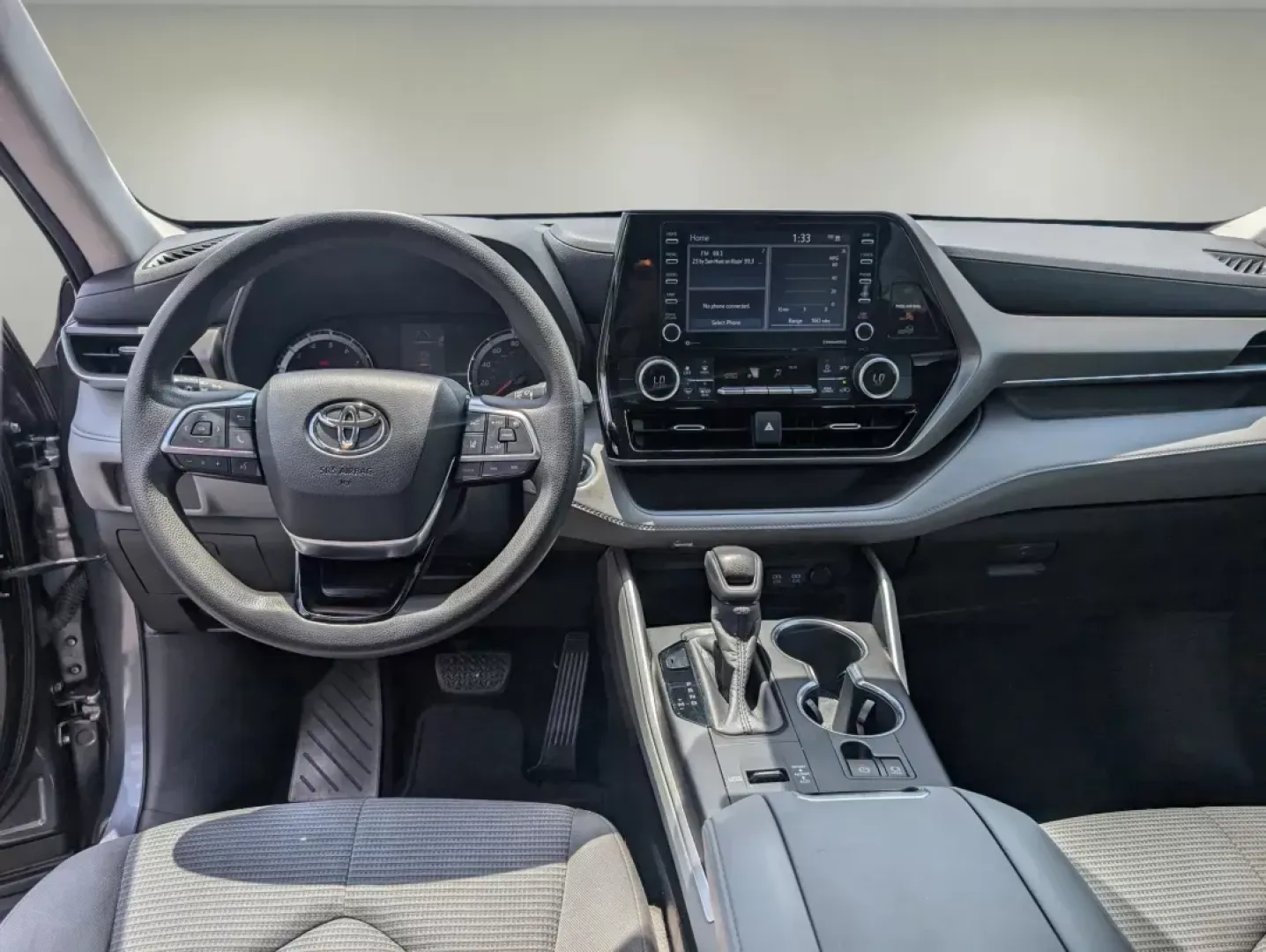 2020 Toyota Highlander L (5TDCZRAH3LS) with an Regular Unleaded V-6 3.5 L/211 engine, 8-Speed Automatic w/OD transmission, located at 1430 Gateway Drive, Opelika, AL, 36801, (334) 239-0944, 32.637871, -85.409790 - ### Discover Adventure with the 2020 Toyota Highlander at Gils Auto - Opelika!<br /> <br /> Are you searching for the perfect vehicle that combines versatility and reliability? Look no further than the 2020 Toyota Highlander, an ideal SUV for growing families, weekend adventurers, or anyone in need - Photo#11