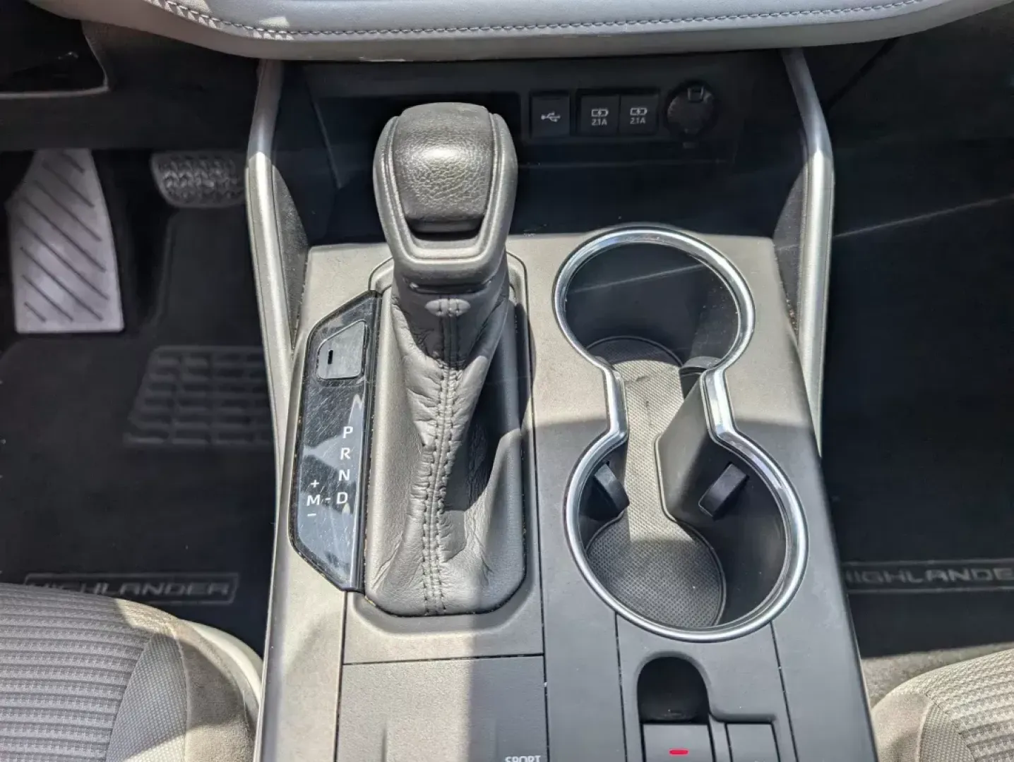 2020 Toyota Highlander L (5TDCZRAH3LS) with an Regular Unleaded V-6 3.5 L/211 engine, 8-Speed Automatic w/OD transmission, located at 1430 Gateway Drive, Opelika, AL, 36801, (334) 239-0944, 32.637871, -85.409790 - ### Discover Adventure with the 2020 Toyota Highlander at Gils Auto - Opelika!<br /> <br /> Are you searching for the perfect vehicle that combines versatility and reliability? Look no further than the 2020 Toyota Highlander, an ideal SUV for growing families, weekend adventurers, or anyone in need - Photo#12
