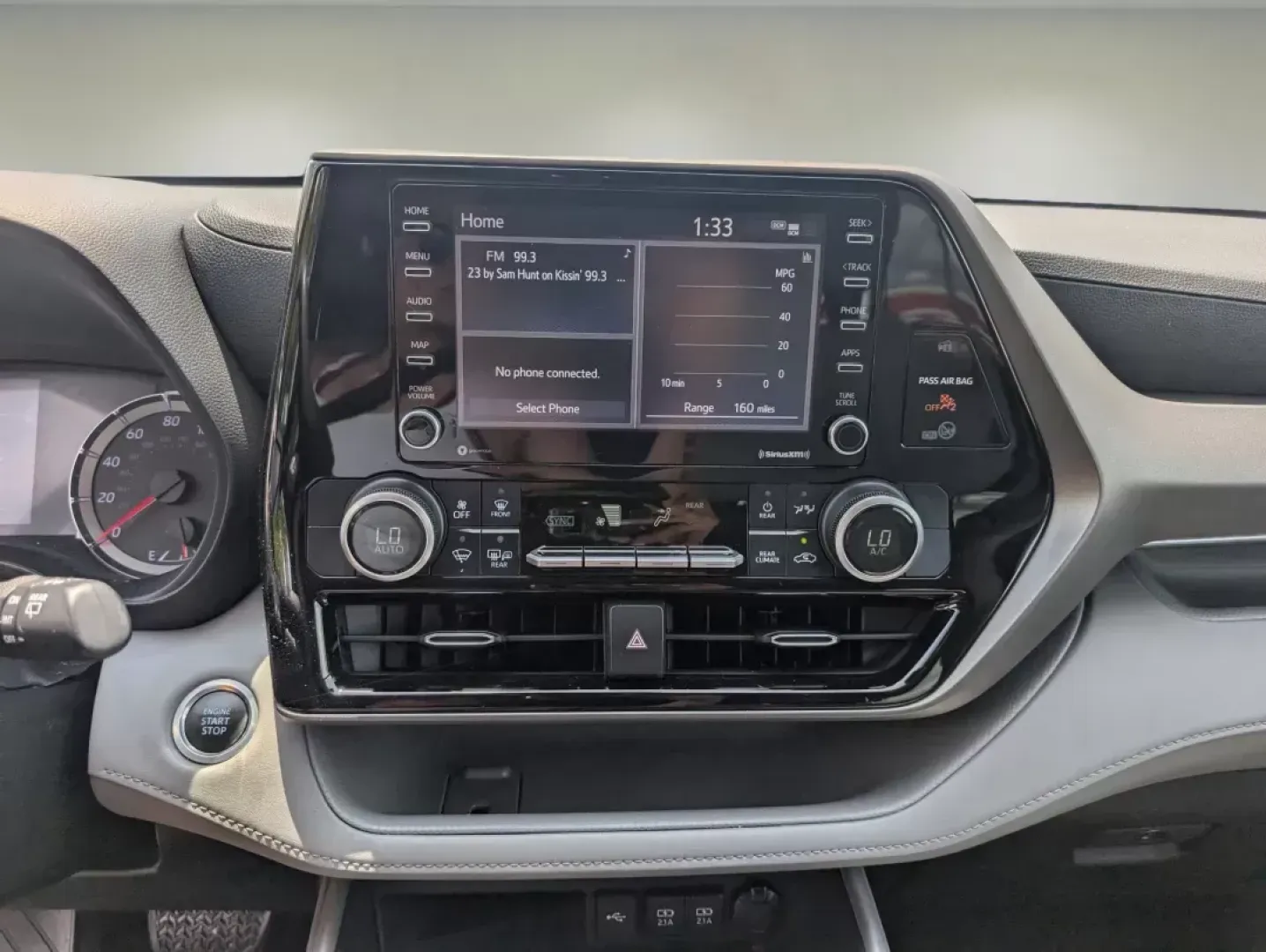 2020 Toyota Highlander L (5TDCZRAH3LS) with an Regular Unleaded V-6 3.5 L/211 engine, 8-Speed Automatic w/OD transmission, located at 1430 Gateway Drive, Opelika, AL, 36801, (334) 239-0944, 32.637871, -85.409790 - ### Discover Adventure with the 2020 Toyota Highlander at Gils Auto - Opelika!<br /> <br /> Are you searching for the perfect vehicle that combines versatility and reliability? Look no further than the 2020 Toyota Highlander, an ideal SUV for growing families, weekend adventurers, or anyone in need - Photo#13