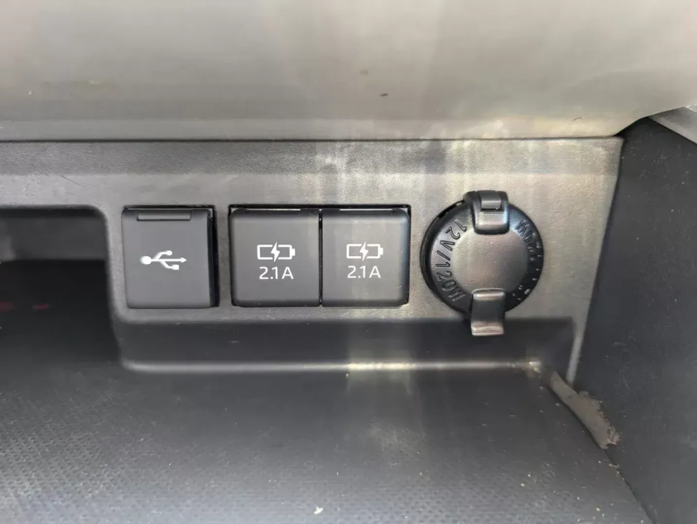 2020 Toyota Highlander L (5TDCZRAH3LS) with an Regular Unleaded V-6 3.5 L/211 engine, 8-Speed Automatic w/OD transmission, located at 1430 Gateway Drive, Opelika, AL, 36801, (334) 239-0944, 32.637871, -85.409790 - ### Discover Adventure with the 2020 Toyota Highlander at Gils Auto - Opelika!<br /> <br /> Are you searching for the perfect vehicle that combines versatility and reliability? Look no further than the 2020 Toyota Highlander, an ideal SUV for growing families, weekend adventurers, or anyone in need - Photo#14