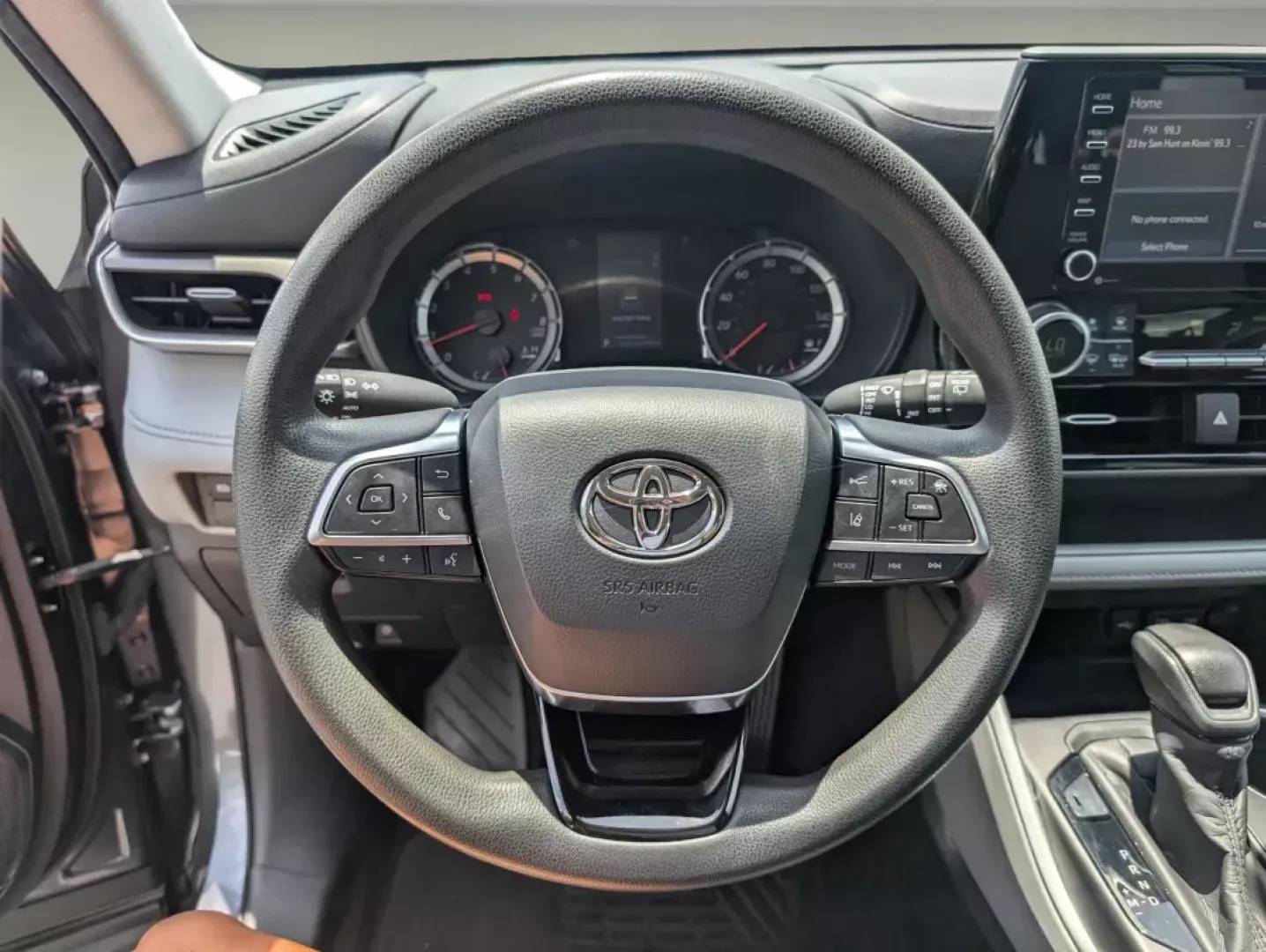 2020 Toyota Highlander L (5TDCZRAH3LS) with an Regular Unleaded V-6 3.5 L/211 engine, 8-Speed Automatic w/OD transmission, located at 1430 Gateway Drive, Opelika, AL, 36801, (334) 239-0944, 32.637871, -85.409790 - ### Discover Adventure with the 2020 Toyota Highlander at Gils Auto - Opelika!<br /> <br /> Are you searching for the perfect vehicle that combines versatility and reliability? Look no further than the 2020 Toyota Highlander, an ideal SUV for growing families, weekend adventurers, or anyone in need - Photo#15