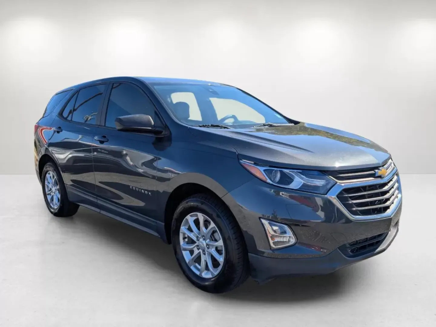 2021 /Medium Ash Gray Chevrolet Equinox LS (2GNAXHEV8M6) with an Other engine, located at 3959 U.S. 80 W, Phenix City, AL, 36870, (334) 297-4885, 32.469296, -85.135185 - Are you ready to elevate your driving experience? Discover the 2021 Chevrolet Equinox LS, perfectly crafted for those who crave comfort and versatility on the road. Whether you're a growing family needing extra space, a daily commuter navigating Phenix City's bustling streets, or someone who loves w - Photo#2