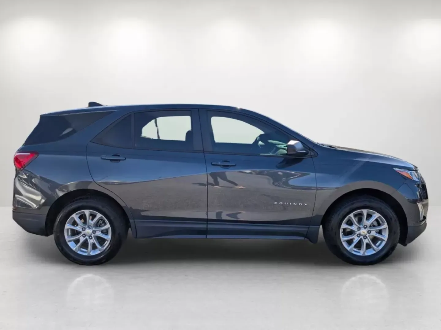 2021 /Medium Ash Gray Chevrolet Equinox LS (2GNAXHEV8M6) with an Other engine, located at 3959 U.S. 80 W, Phenix City, AL, 36870, (334) 297-4885, 32.469296, -85.135185 - Are you ready to elevate your driving experience? Discover the 2021 Chevrolet Equinox LS, perfectly crafted for those who crave comfort and versatility on the road. Whether you're a growing family needing extra space, a daily commuter navigating Phenix City's bustling streets, or someone who loves w - Photo#3