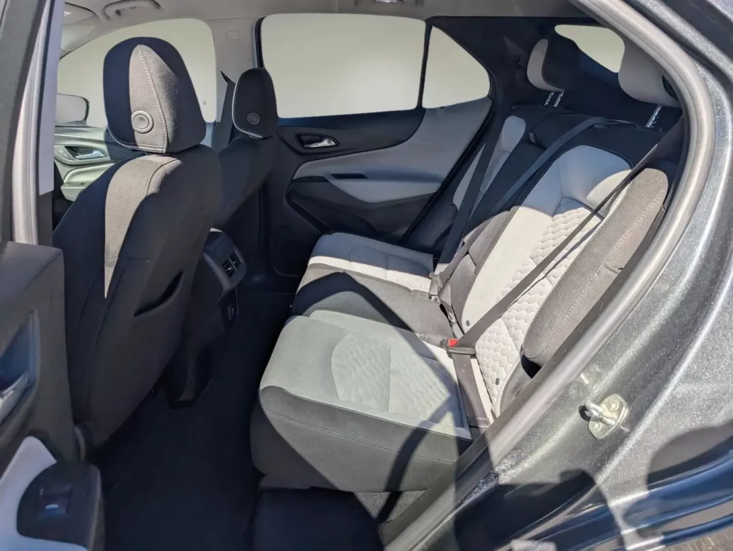 2021 /Medium Ash Gray Chevrolet Equinox LS (2GNAXHEV8M6) with an Other engine, located at 3959 U.S. 80 W, Phenix City, AL, 36870, (334) 297-4885, 32.469296, -85.135185 - Are you ready to elevate your driving experience? Discover the 2021 Chevrolet Equinox LS, perfectly crafted for those who crave comfort and versatility on the road. Whether you're a growing family needing extra space, a daily commuter navigating Phenix City's bustling streets, or someone who loves w - Photo#10