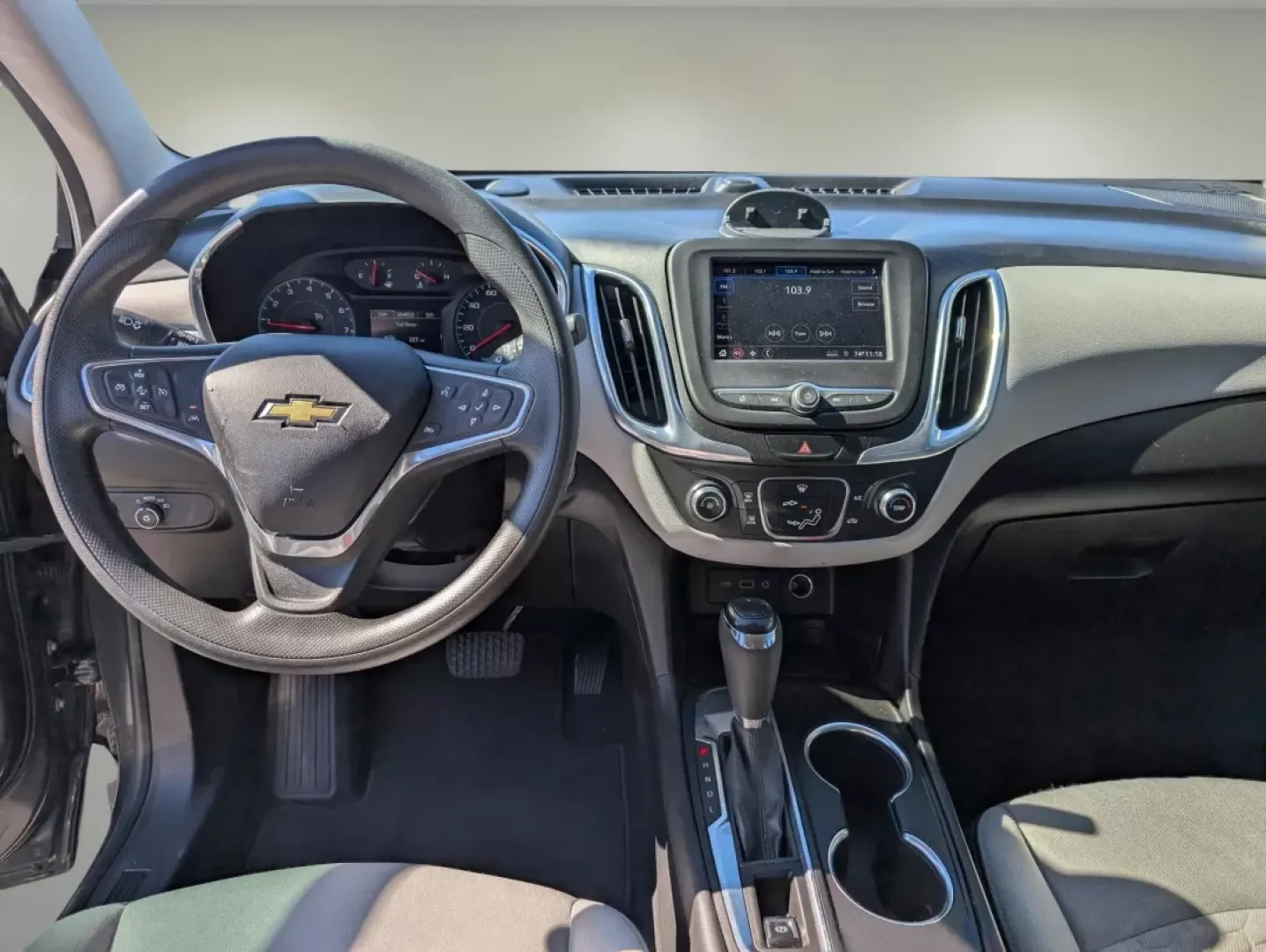 2021 /Medium Ash Gray Chevrolet Equinox LS (2GNAXHEV8M6) with an Other engine, located at 3959 U.S. 80 W, Phenix City, AL, 36870, (334) 297-4885, 32.469296, -85.135185 - Are you ready to elevate your driving experience? Discover the 2021 Chevrolet Equinox LS, perfectly crafted for those who crave comfort and versatility on the road. Whether you're a growing family needing extra space, a daily commuter navigating Phenix City's bustling streets, or someone who loves w - Photo#11