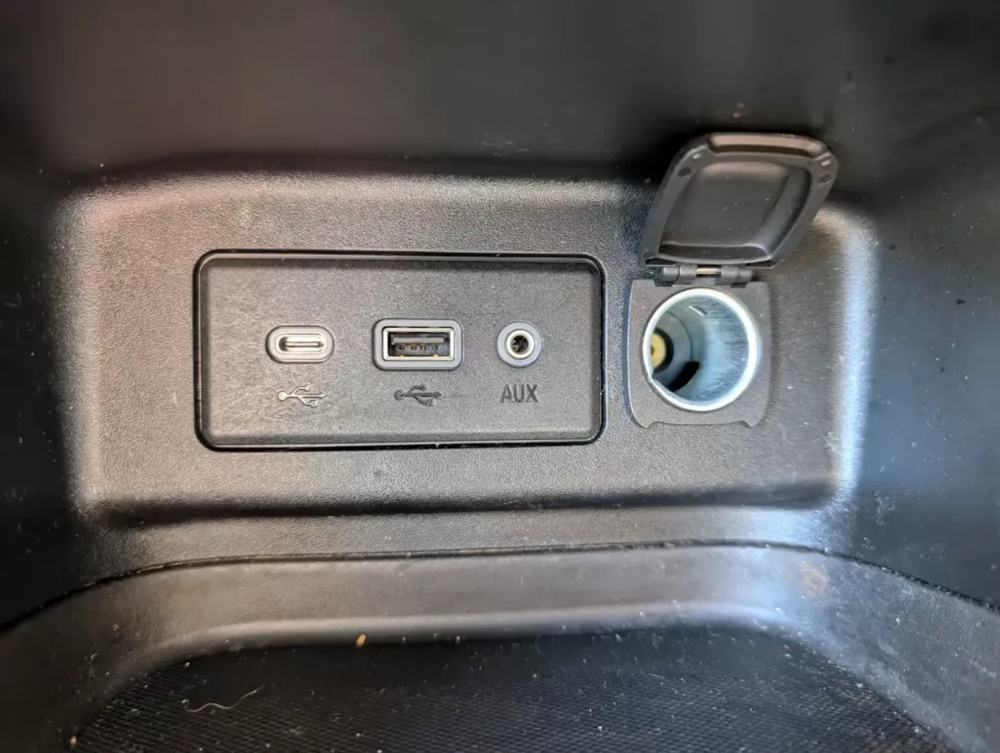 2021 /Medium Ash Gray Chevrolet Equinox LS (2GNAXHEV8M6) with an Other engine, located at 3959 U.S. 80 W, Phenix City, AL, 36870, (334) 297-4885, 32.469296, -85.135185 - Are you ready to elevate your driving experience? Discover the 2021 Chevrolet Equinox LS, perfectly crafted for those who crave comfort and versatility on the road. Whether you're a growing family needing extra space, a daily commuter navigating Phenix City's bustling streets, or someone who loves w - Photo#14