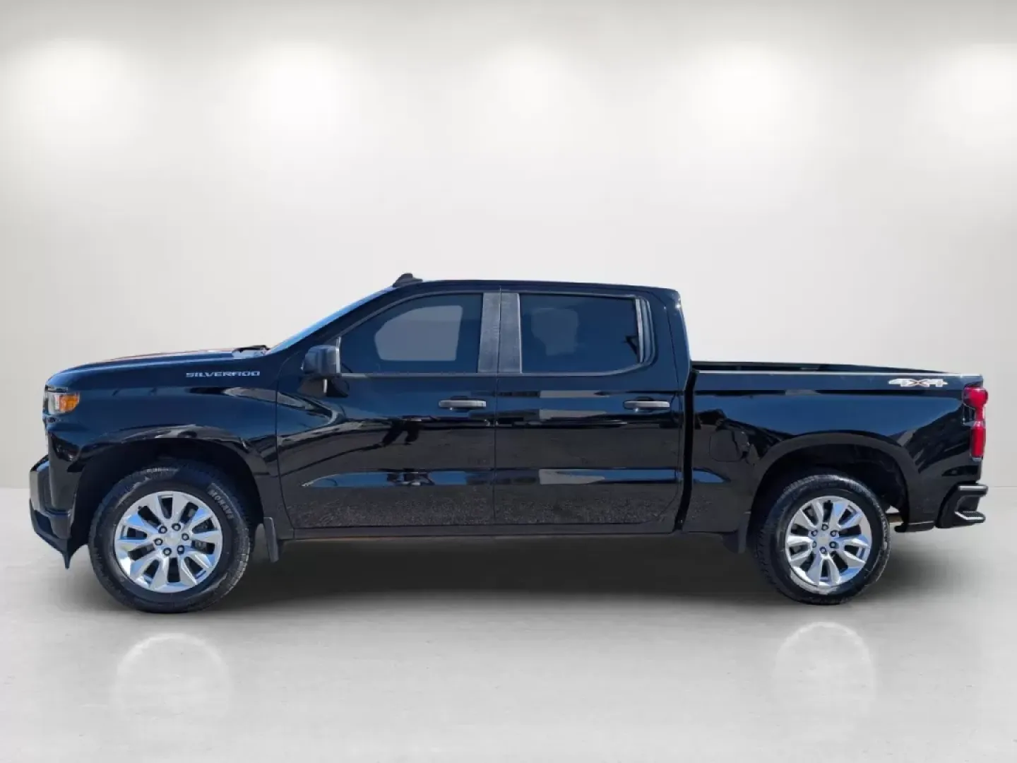 2021 /Jet Black Chevrolet Silverado 1500 Custom (1GCUYBEFXMZ) with an Other engine, located at 7000 Northlake Connector, Columbus, GA, 31904, (706) 987-8085, 32.524975, -84.978134 - Unleash your adventurous spirit with the 2021 Chevrolet Silverado 1500, an ideal companion whether you're navigating the daily grind or embarking on weekend getaways. Offering a perfect blend of rugged capability and modern technology, this pickup truck ensures comfort and performance, making it a t - Photo#7