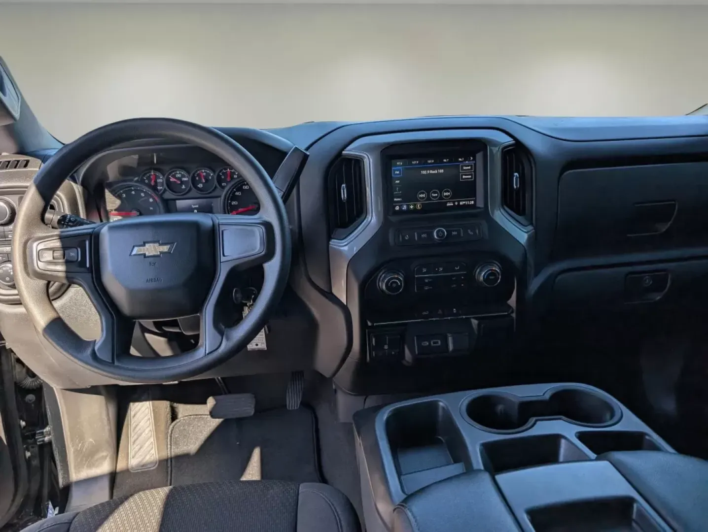 2021 /Jet Black Chevrolet Silverado 1500 Custom (1GCUYBEFXMZ) with an Other engine, located at 7000 Northlake Connector, Columbus, GA, 31904, (706) 987-8085, 32.524975, -84.978134 - Unleash your adventurous spirit with the 2021 Chevrolet Silverado 1500, an ideal companion whether you're navigating the daily grind or embarking on weekend getaways. Offering a perfect blend of rugged capability and modern technology, this pickup truck ensures comfort and performance, making it a t - Photo#11