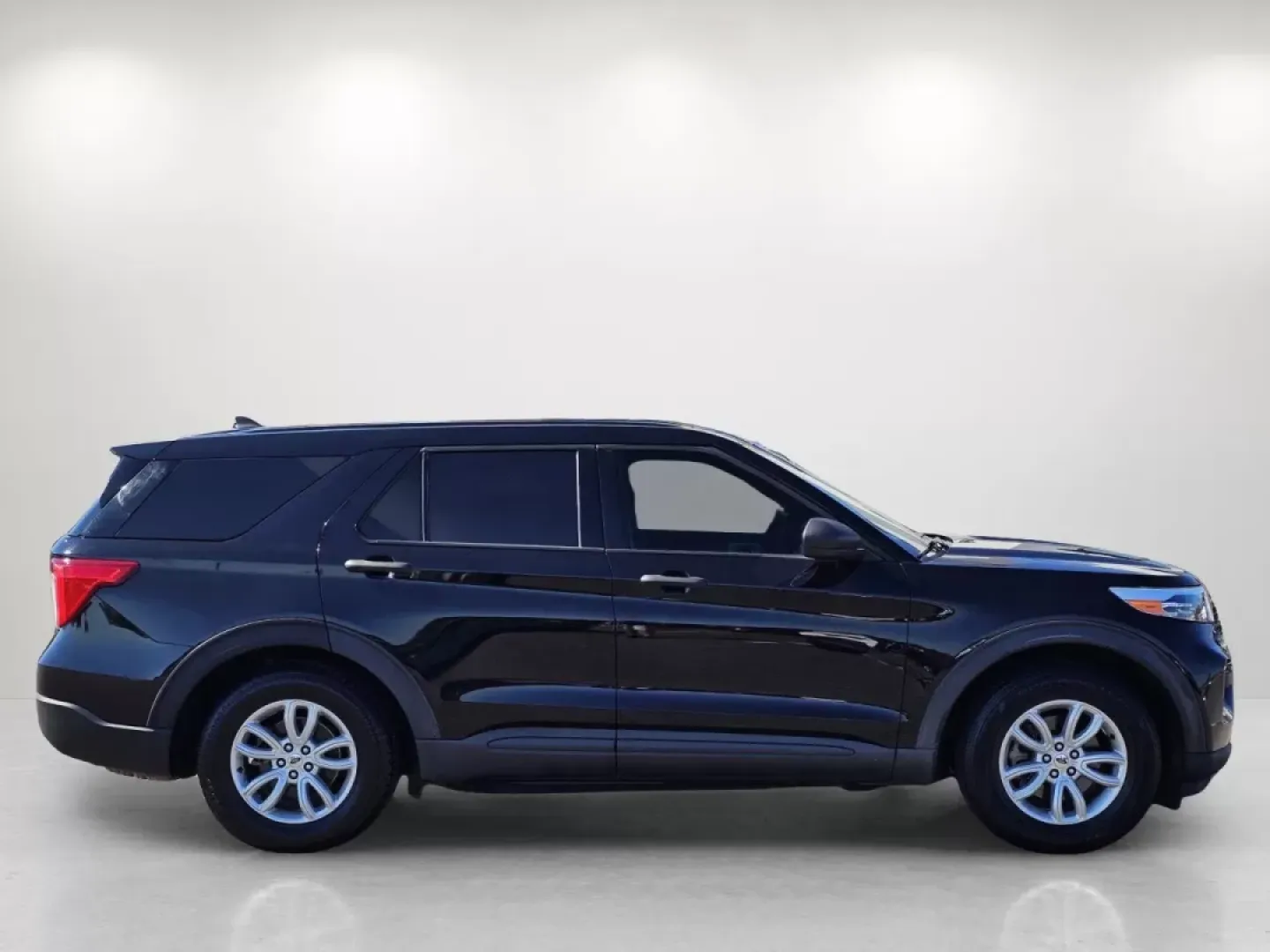 2021 Ford Explorer Base (1FMSK7BH0MG) with an Other engine, located at 7000 Northlake Connector, Columbus, GA, 31904, (706) 987-8085, 32.524975, -84.978134 - **Adventure Awaits with the 2021 Ford Explorer! Perfectly Equipped for Families and Road Trips!**<br /> <br /> Are you ready to elevate your family adventures or daily commutes? Look no further than this stunning 2021 Ford Explorer, available now at Gils Auto in Prattville, AL. This versatile SUV, w - Photo#3