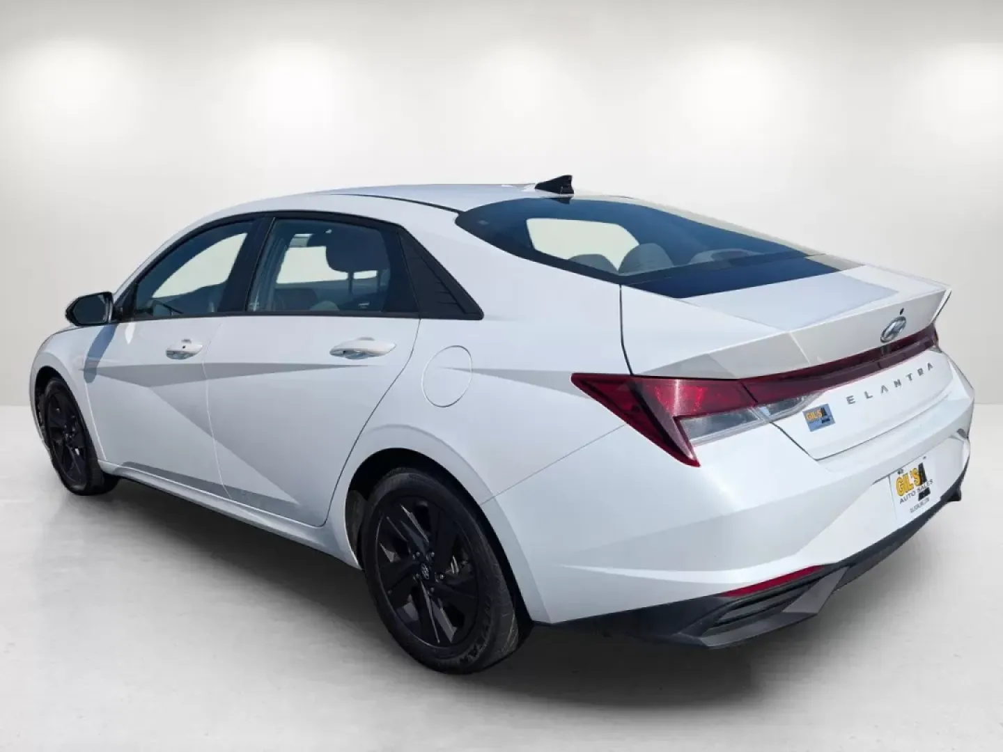 2021 /Medium Gray Hyundai Elantra SEL (5NPLM4AGXMH) with an Other engine, located at 3959 U.S. 80 W, Phenix City, AL, 36870, (334) 297-4885, 32.469296, -85.135185 - **Discover the 2021 Hyundai Elantra SEL: Your Ultimate Commuter Companion in Phenix City, AL!**<br /> <br /> Are you in the market for a reliable and stylish sedan that can effortlessly enhance your daily commute or weekend getaways? Look no further than this **2021 Hyundai Elantra SEL**, now availa - Photo#6