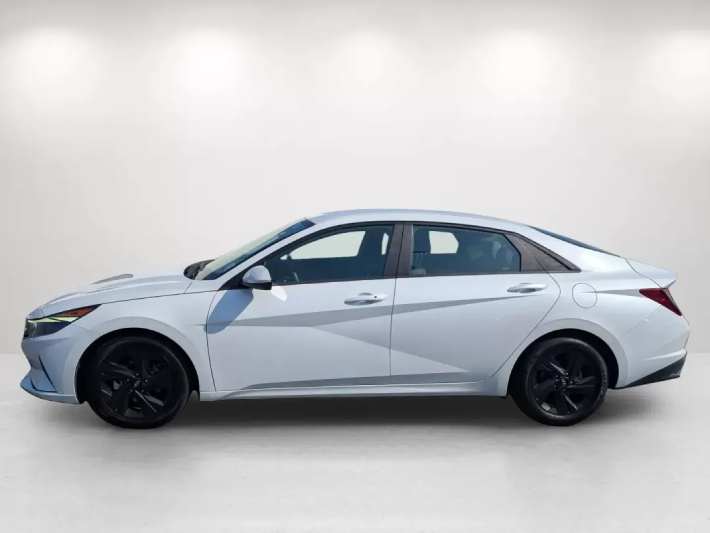 2021 /Medium Gray Hyundai Elantra SEL (5NPLM4AGXMH) with an Other engine, located at 3959 U.S. 80 W, Phenix City, AL, 36870, (334) 297-4885, 32.469296, -85.135185 - **Discover the 2021 Hyundai Elantra SEL: Your Ultimate Commuter Companion in Phenix City, AL!**<br /> <br /> Are you in the market for a reliable and stylish sedan that can effortlessly enhance your daily commute or weekend getaways? Look no further than this **2021 Hyundai Elantra SEL**, now availa - Photo#7