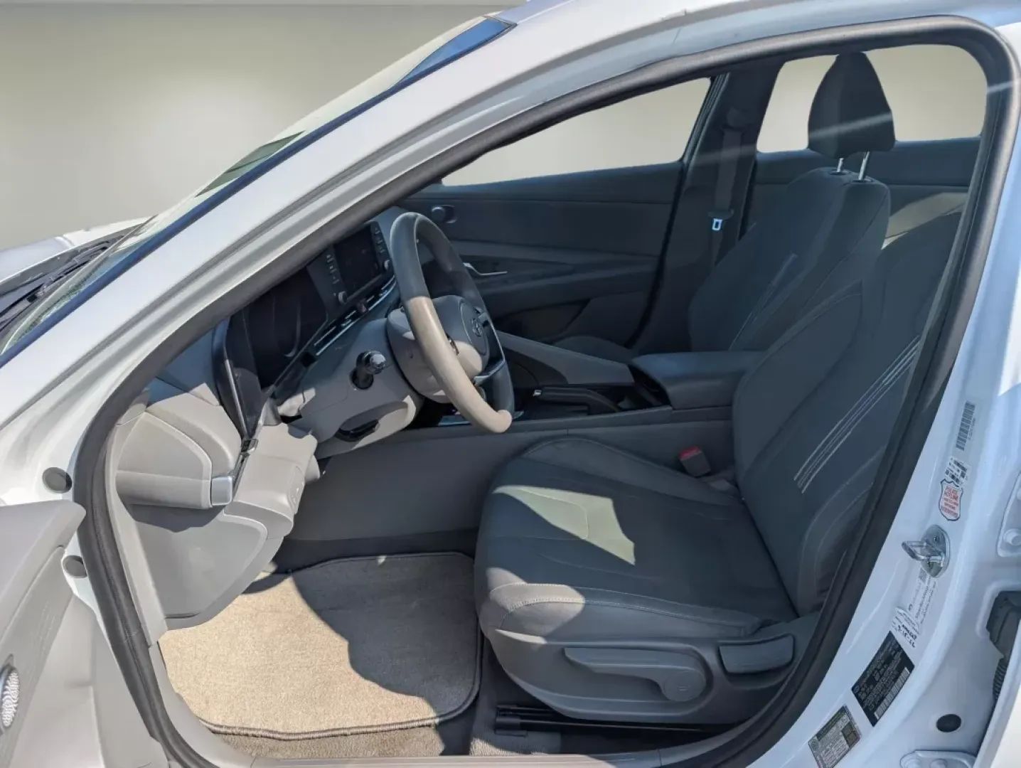 2021 /Medium Gray Hyundai Elantra SEL (5NPLM4AGXMH) with an Other engine, located at 3959 U.S. 80 W, Phenix City, AL, 36870, (334) 297-4885, 32.469296, -85.135185 - **Discover the 2021 Hyundai Elantra SEL: Your Ultimate Commuter Companion in Phenix City, AL!**<br /> <br /> Are you in the market for a reliable and stylish sedan that can effortlessly enhance your daily commute or weekend getaways? Look no further than this **2021 Hyundai Elantra SEL**, now availa - Photo#9