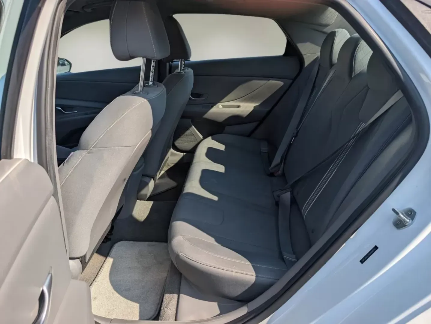 2021 /Medium Gray Hyundai Elantra SEL (5NPLM4AGXMH) with an Other engine, located at 3959 U.S. 80 W, Phenix City, AL, 36870, (334) 297-4885, 32.469296, -85.135185 - **Discover the 2021 Hyundai Elantra SEL: Your Ultimate Commuter Companion in Phenix City, AL!**<br /> <br /> Are you in the market for a reliable and stylish sedan that can effortlessly enhance your daily commute or weekend getaways? Look no further than this **2021 Hyundai Elantra SEL**, now availa - Photo#10