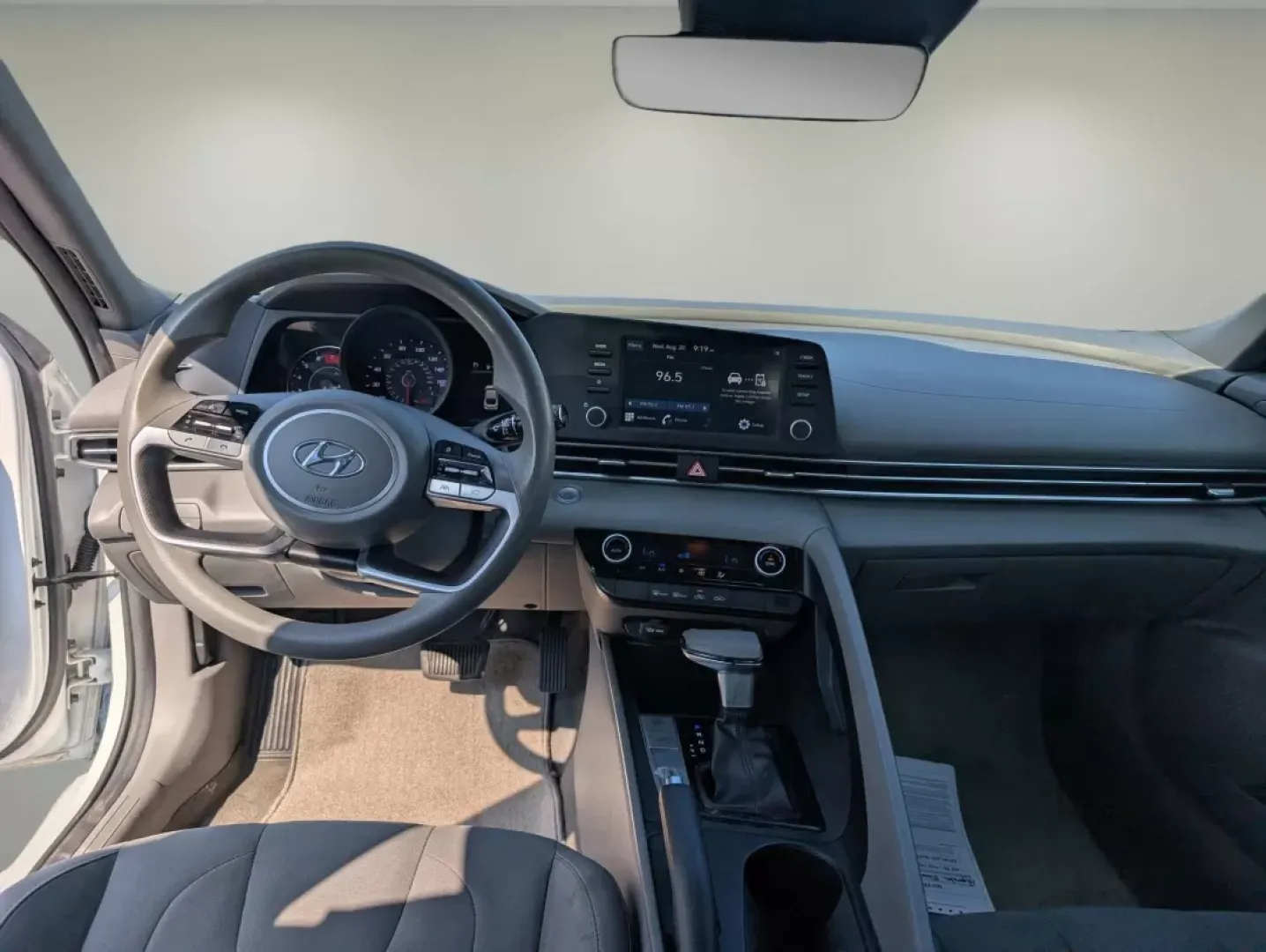 2021 /Medium Gray Hyundai Elantra SEL (5NPLM4AGXMH) with an Other engine, located at 3959 U.S. 80 W, Phenix City, AL, 36870, (334) 297-4885, 32.469296, -85.135185 - **Discover the 2021 Hyundai Elantra SEL: Your Ultimate Commuter Companion in Phenix City, AL!**<br /> <br /> Are you in the market for a reliable and stylish sedan that can effortlessly enhance your daily commute or weekend getaways? Look no further than this **2021 Hyundai Elantra SEL**, now availa - Photo#11