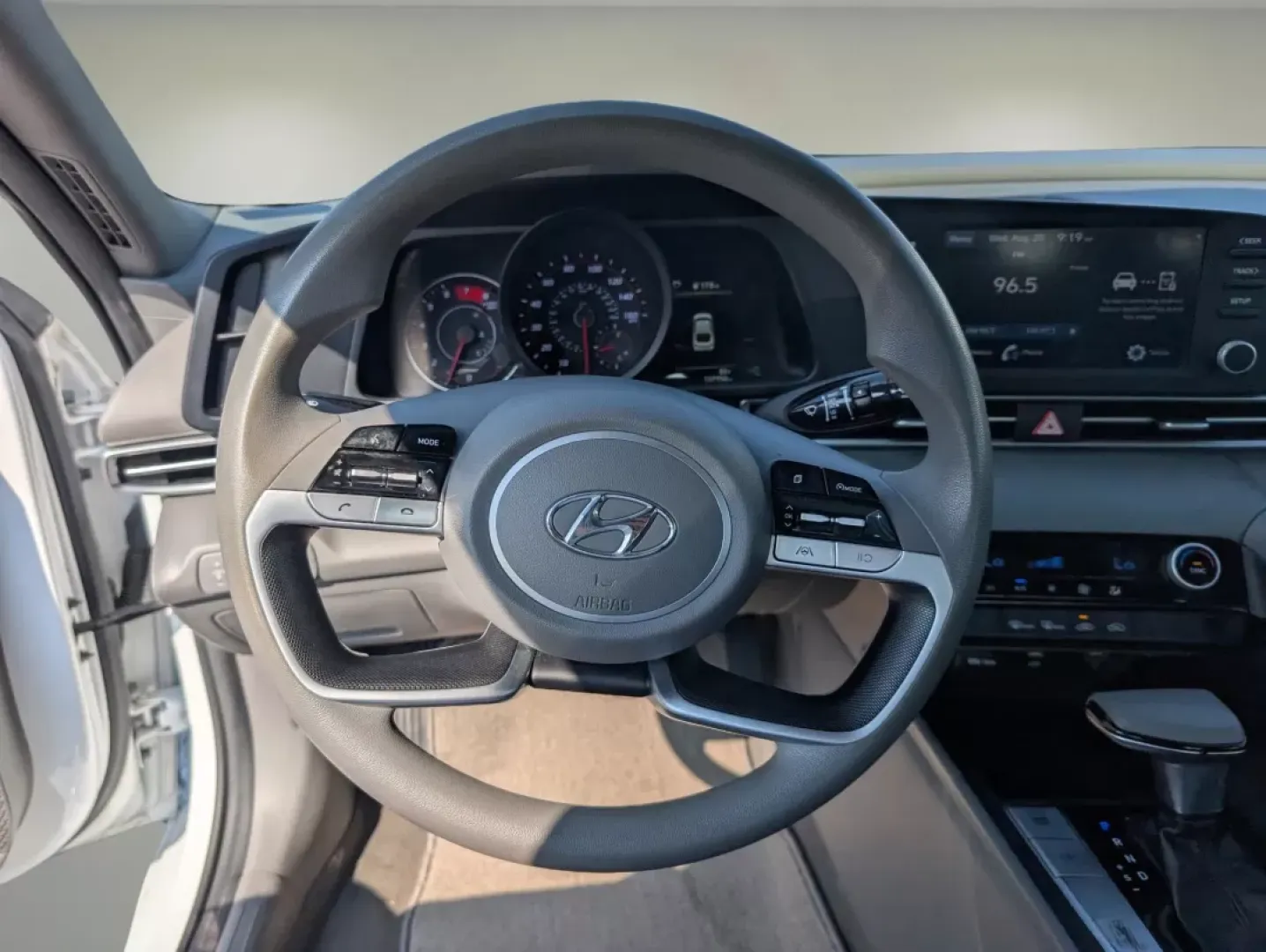 2021 /Medium Gray Hyundai Elantra SEL (5NPLM4AGXMH) with an Other engine, located at 3959 U.S. 80 W, Phenix City, AL, 36870, (334) 297-4885, 32.469296, -85.135185 - **Discover the 2021 Hyundai Elantra SEL: Your Ultimate Commuter Companion in Phenix City, AL!**<br /> <br /> Are you in the market for a reliable and stylish sedan that can effortlessly enhance your daily commute or weekend getaways? Look no further than this **2021 Hyundai Elantra SEL**, now availa - Photo#15
