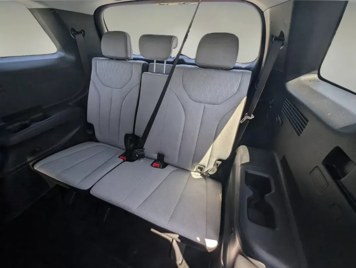 2021 /Gray Hyundai Palisade SE (KM8R1DHE1MU) with an Other engine, located at 521 Old Farm Lane Rd, Prattville, AL, 36066, (334) 325-1505, 32.482460, -86.416367 - **Drive Your Next Adventure in Style with the 2021 Hyundai Palisade SE!**<br /> <br /> Are you ready to elevate your family road trips or weekend getaways? The 2021 Hyundai Palisade SE is the SUV that combines style, comfort, and practicality, making it the perfect choice for growing families and ad - Photo#11