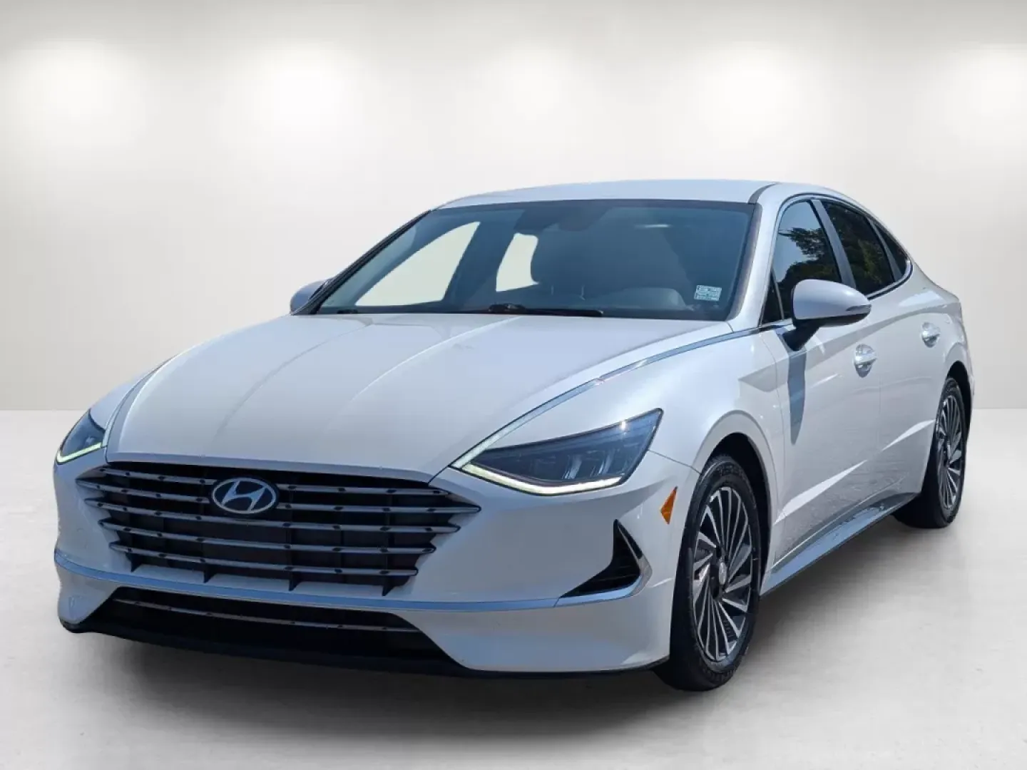 2021 /Black Hyundai Sonata SEL (KMHL34JJ0MA) with an Other engine, located at 3959 U.S. 80 W, Phenix City, AL, 36870, (334) 297-4885, 32.469296, -85.135185 - **Elevate Your Commute with the 2021 Hyundai Sonata SEL Hybrid at Gils Auto in Phenix City, AL!**<br /> <br /> Are you searching for a vehicle that seamlessly fits your lifestyle while also providing an eco-friendly driving experience? Look no further than the 2021 Hyundai Sonata SEL Hybrid, now ava - Photo#1