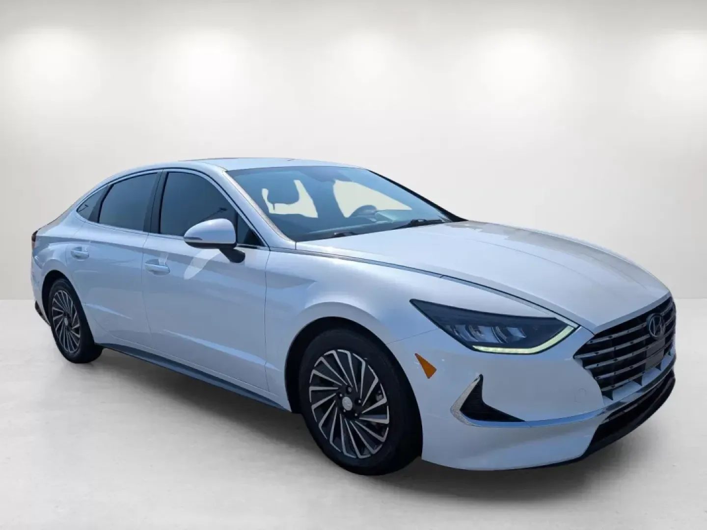 2021 /Black Hyundai Sonata SEL (KMHL34JJ0MA) with an Other engine, located at 3959 U.S. 80 W, Phenix City, AL, 36870, (334) 297-4885, 32.469296, -85.135185 - **Elevate Your Commute with the 2021 Hyundai Sonata SEL Hybrid at Gils Auto in Phenix City, AL!**<br /> <br /> Are you searching for a vehicle that seamlessly fits your lifestyle while also providing an eco-friendly driving experience? Look no further than the 2021 Hyundai Sonata SEL Hybrid, now ava - Photo#3