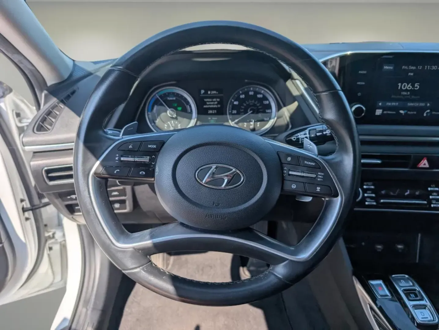 2021 /Black Hyundai Sonata SEL (KMHL34JJ0MA) with an Other engine, located at 3959 U.S. 80 W, Phenix City, AL, 36870, (334) 297-4885, 32.469296, -85.135185 - **Elevate Your Commute with the 2021 Hyundai Sonata SEL Hybrid at Gils Auto in Phenix City, AL!**<br /> <br /> Are you searching for a vehicle that seamlessly fits your lifestyle while also providing an eco-friendly driving experience? Look no further than the 2021 Hyundai Sonata SEL Hybrid, now ava - Photo#17