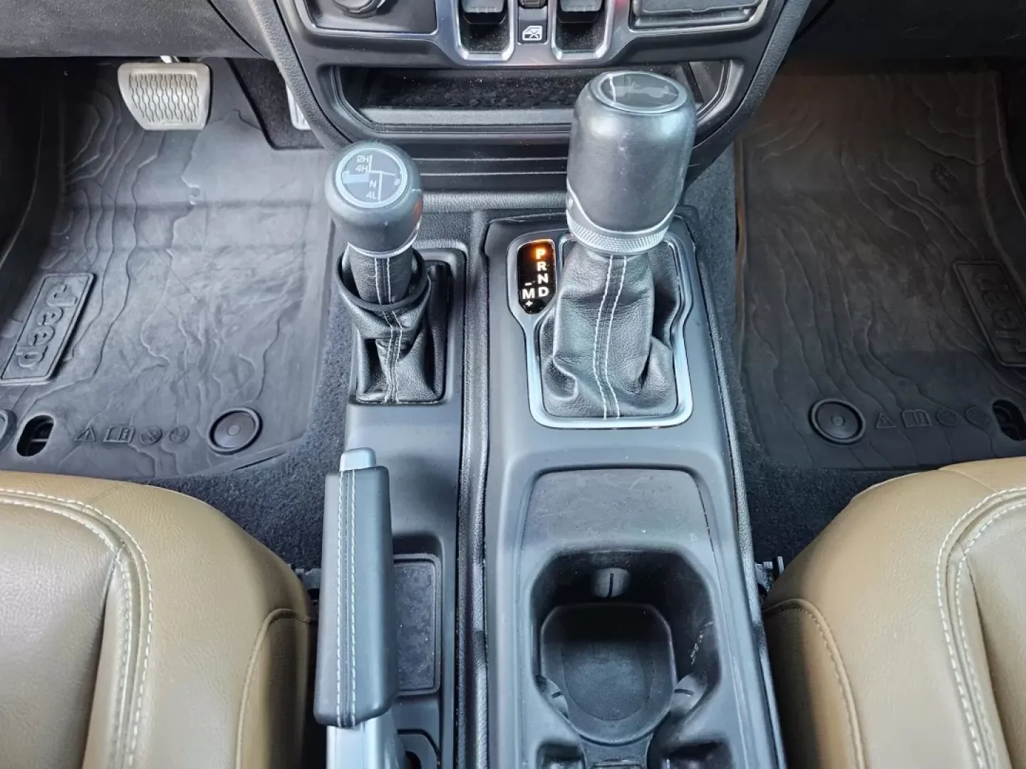 2021 /Dark Saddle/Black Jeep Wrangler Unlimited Sahara (1C4HJXENXMW) with an Other engine, located at 5115 14th Ave., Columbus, GA, 31904, (706) 323-0345, 32.511494, -84.971046 - **2021 Jeep Wrangler Unlimited Sahara: The Ultimate Adventure Companion!**<br /> <br /> Are you ready to elevate your lifestyle and embrace the thrill of the open road? The 2021 Jeep Wrangler Unlimited Sahara is here to take you on unforgettable adventures, whether you're conquering rugged terrains, - Photo#11