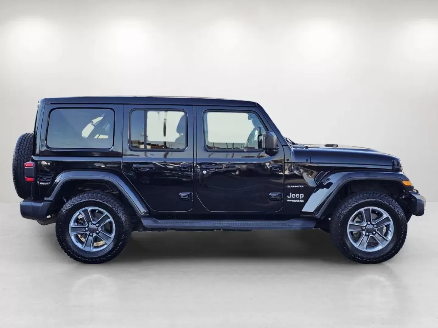 2021 /Dark Saddle/Black Jeep Wrangler Unlimited Sahara (1C4HJXENXMW) with an Other engine, located at 5115 14th Ave., Columbus, GA, 31904, (706) 323-0345, 32.511494, -84.971046 - **2021 Jeep Wrangler Unlimited Sahara: The Ultimate Adventure Companion!**<br /> <br /> Are you ready to elevate your lifestyle and embrace the thrill of the open road? The 2021 Jeep Wrangler Unlimited Sahara is here to take you on unforgettable adventures, whether you're conquering rugged terrains, - Photo#15