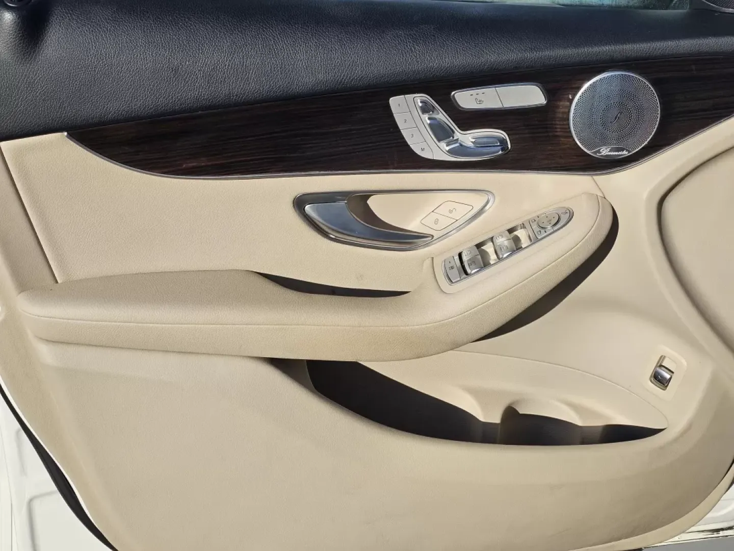 2021 Mercedes-Benz GLC GLC 300 (W1N0G8DB9MV) with an Other engine, located at 521 Old Farm Lane Rd, Prattville, AL, 36066, (334) 325-1505, 32.482460, -86.416367 - ### Adventure Awaits with the 2021 Mercedes-Benz GLC 300 at Gils Auto!<br /> <br /> Are you ready to elevate your driving experience? Whether you're navigating the bustling streets of Phenix City, AL, commuting to work, or taking weekend road trips with family and friends, the 2021 Mercedes-Benz GLC - Photo#7