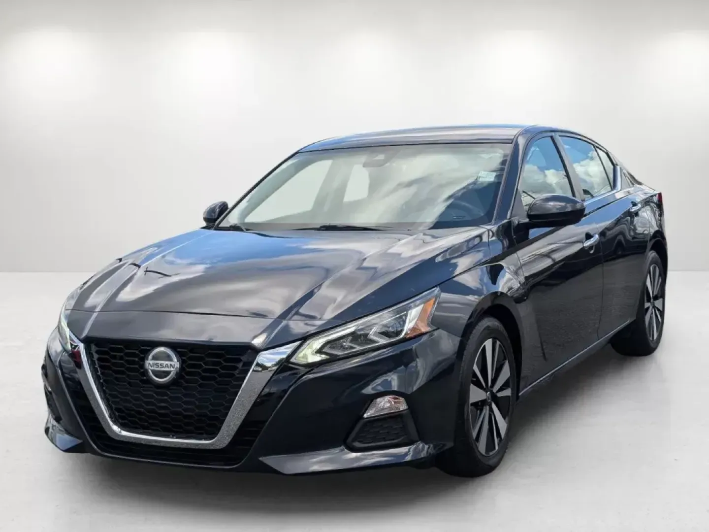 2021 /Charcoal Nissan Altima 2.5 SV (1N4BL4DV5MN) with an Regular Unleaded I-4 2.5 L/152 engine, 1-Speed CVT w/OD transmission, located at 3959 U.S. 80 W, Phenix City, AL, 36870, (334) 297-4885, 32.469296, -85.135185 - **Find Your Perfect Ride with Gils Auto 2021 Nissan Altima 2.5 SV** <br /> <br /> Are you in search of a reliable sedan that effortlessly balances comfort, style, and advanced technology? Look no further than the stunning 2021 Nissan Altima 2.5 SV, available now at Gils Auto in Phenix City, AL. Th - Photo#1