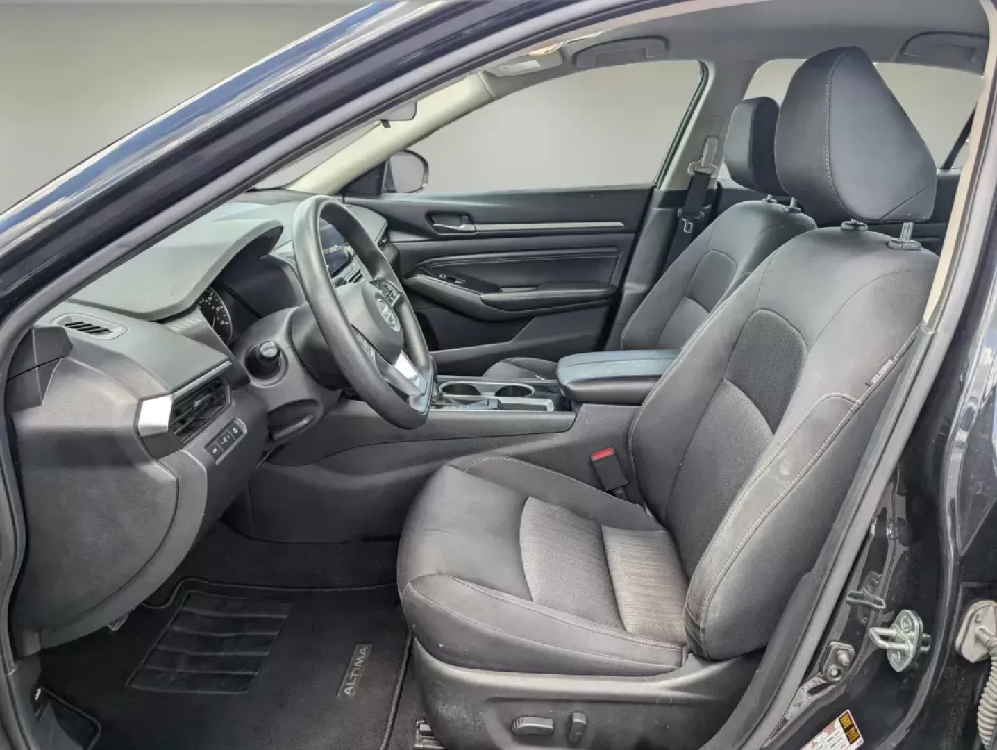 2021 /Charcoal Nissan Altima 2.5 SV (1N4BL4DV5MN) with an Regular Unleaded I-4 2.5 L/152 engine, 1-Speed CVT w/OD transmission, located at 3959 U.S. 80 W, Phenix City, AL, 36870, (334) 297-4885, 32.469296, -85.135185 - **Find Your Perfect Ride with Gils Auto 2021 Nissan Altima 2.5 SV** <br /> <br /> Are you in search of a reliable sedan that effortlessly balances comfort, style, and advanced technology? Look no further than the stunning 2021 Nissan Altima 2.5 SV, available now at Gils Auto in Phenix City, AL. Th - Photo#10