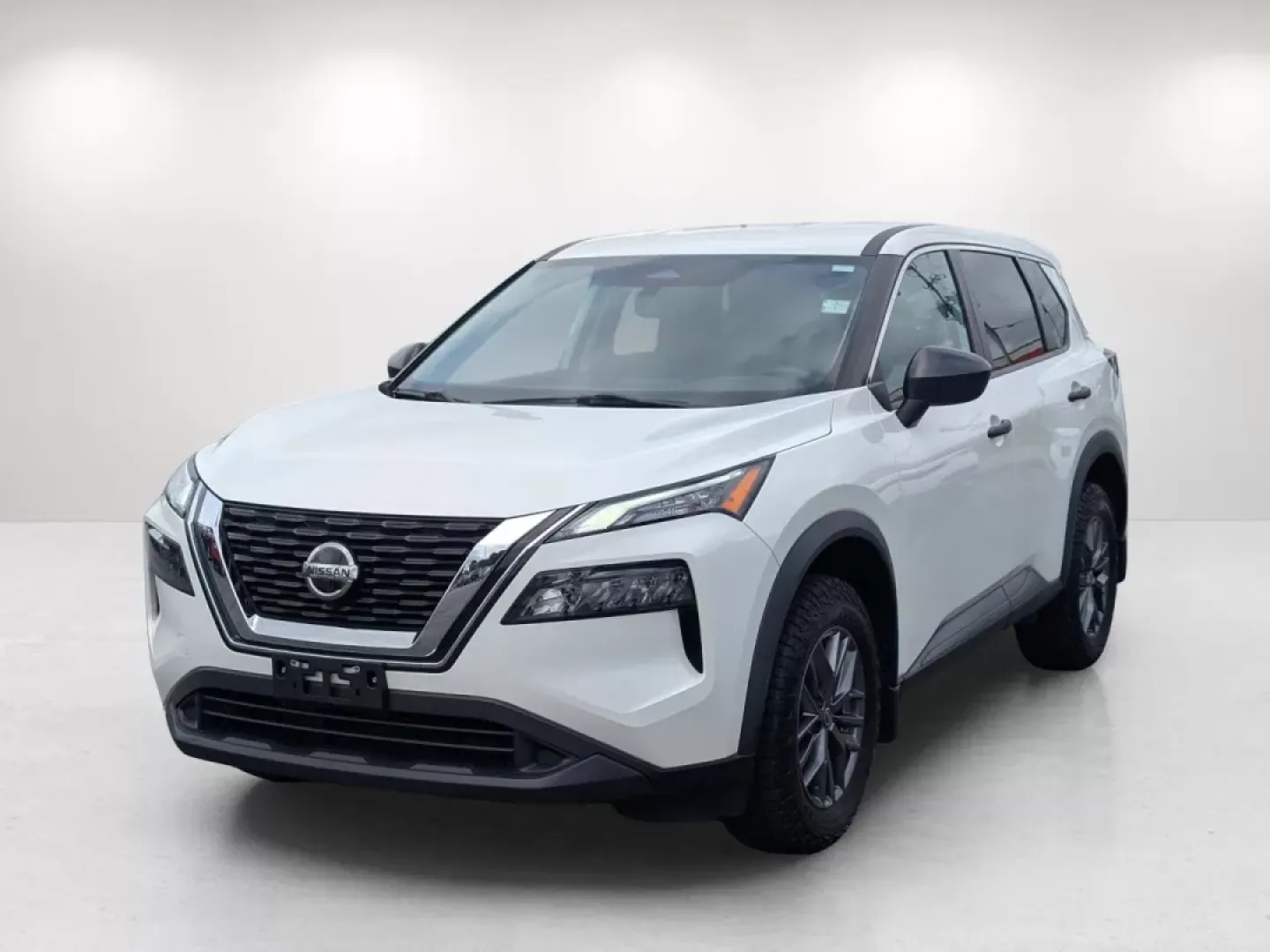 2021 /Charcoal Nissan Rogue S (5N1AT3AB5MC) with an Other engine, located at 7000 Northlake Connector, Columbus, GA, 31904, (706) 987-8085, 32.524975, -84.978134 - Experience the freedom of adventure with the 2021 Nissan Rogue S, available now at Gils Auto in Phenix City, AL. This versatile all-wheel-drive SUV is perfect for families on the go or anyone looking to explore the beautiful surroundings of Phenix City. Whether you're making memories on weekend geta - Photo#1
