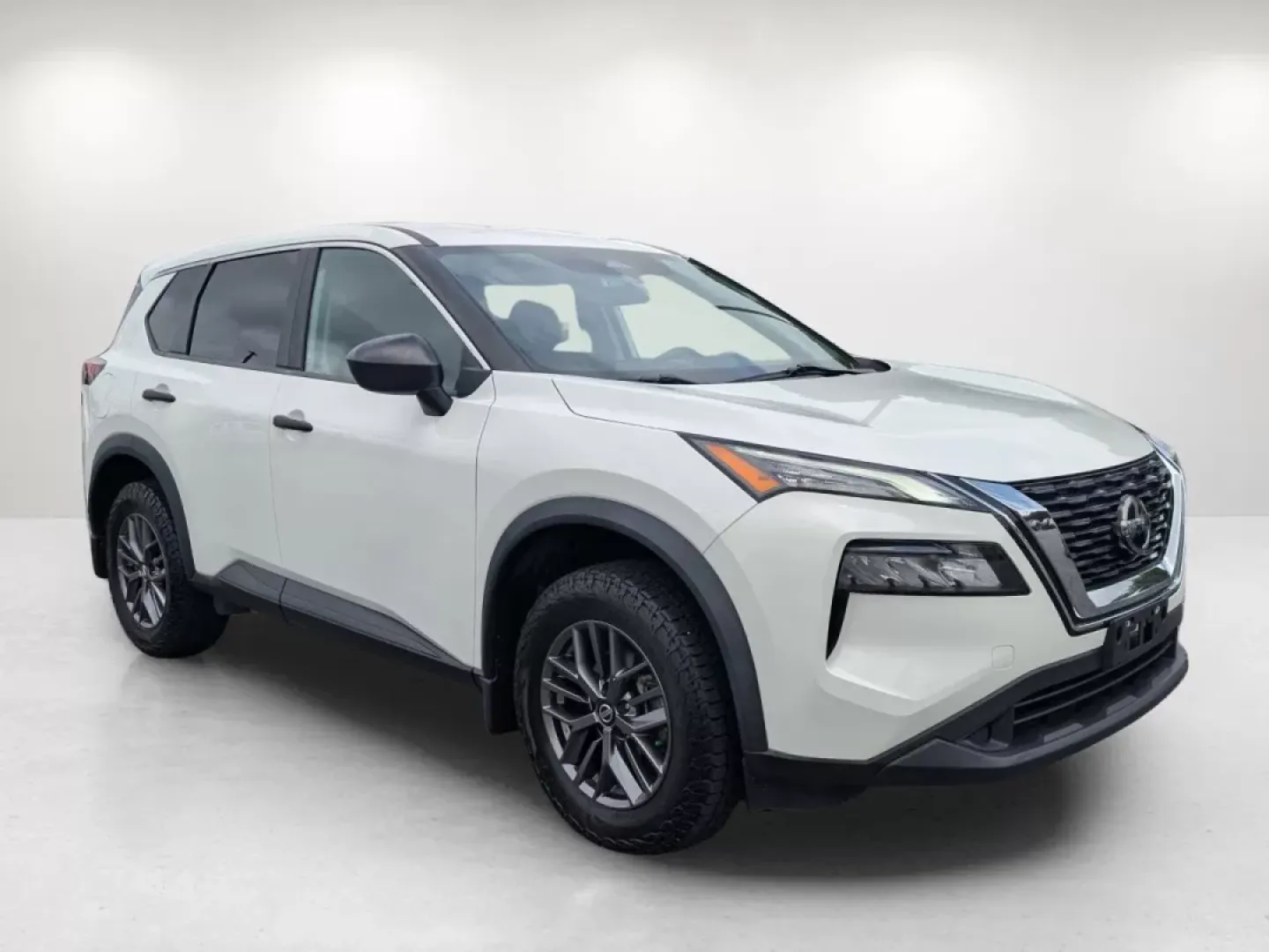 2021 /Charcoal Nissan Rogue S (5N1AT3AB5MC) with an Other engine, located at 7000 Northlake Connector, Columbus, GA, 31904, (706) 987-8085, 32.524975, -84.978134 - Experience the freedom of adventure with the 2021 Nissan Rogue S, available now at Gils Auto in Phenix City, AL. This versatile all-wheel-drive SUV is perfect for families on the go or anyone looking to explore the beautiful surroundings of Phenix City. Whether you're making memories on weekend geta - Photo#3