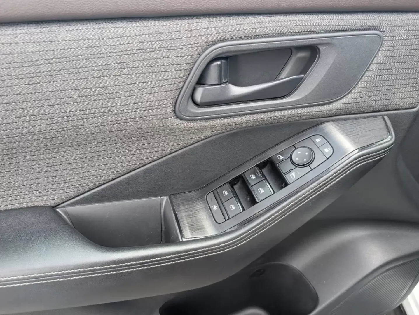 2021 /Charcoal Nissan Rogue S (5N1AT3AB5MC) with an Other engine, located at 7000 Northlake Connector, Columbus, GA, 31904, (706) 987-8085, 32.524975, -84.978134 - Experience the freedom of adventure with the 2021 Nissan Rogue S, available now at Gils Auto in Phenix City, AL. This versatile all-wheel-drive SUV is perfect for families on the go or anyone looking to explore the beautiful surroundings of Phenix City. Whether you're making memories on weekend geta - Photo#9