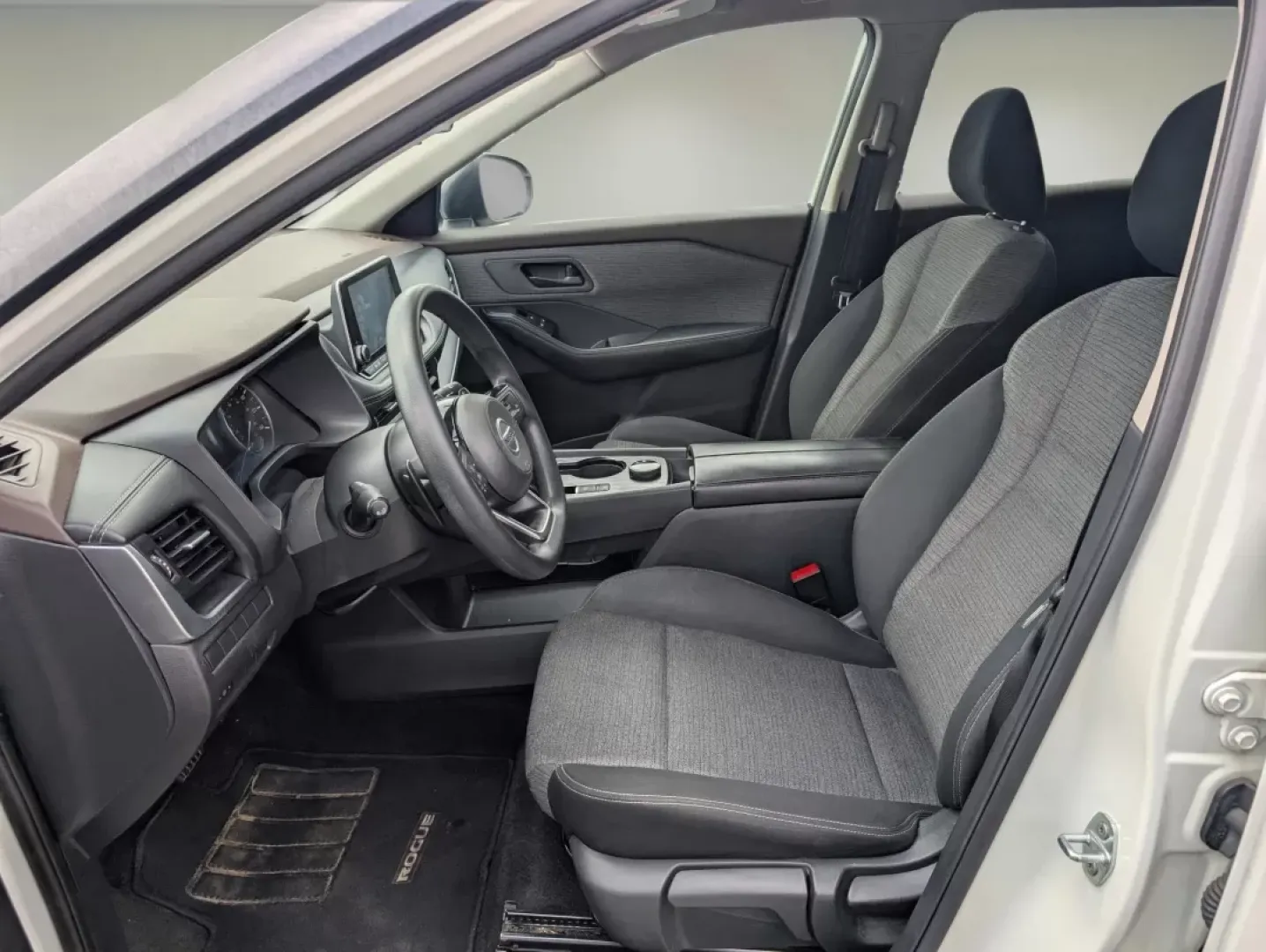 2021 /Charcoal Nissan Rogue S (5N1AT3AB5MC) with an Other engine, located at 7000 Northlake Connector, Columbus, GA, 31904, (706) 987-8085, 32.524975, -84.978134 - Experience the freedom of adventure with the 2021 Nissan Rogue S, available now at Gils Auto in Phenix City, AL. This versatile all-wheel-drive SUV is perfect for families on the go or anyone looking to explore the beautiful surroundings of Phenix City. Whether you're making memories on weekend geta - Photo#10