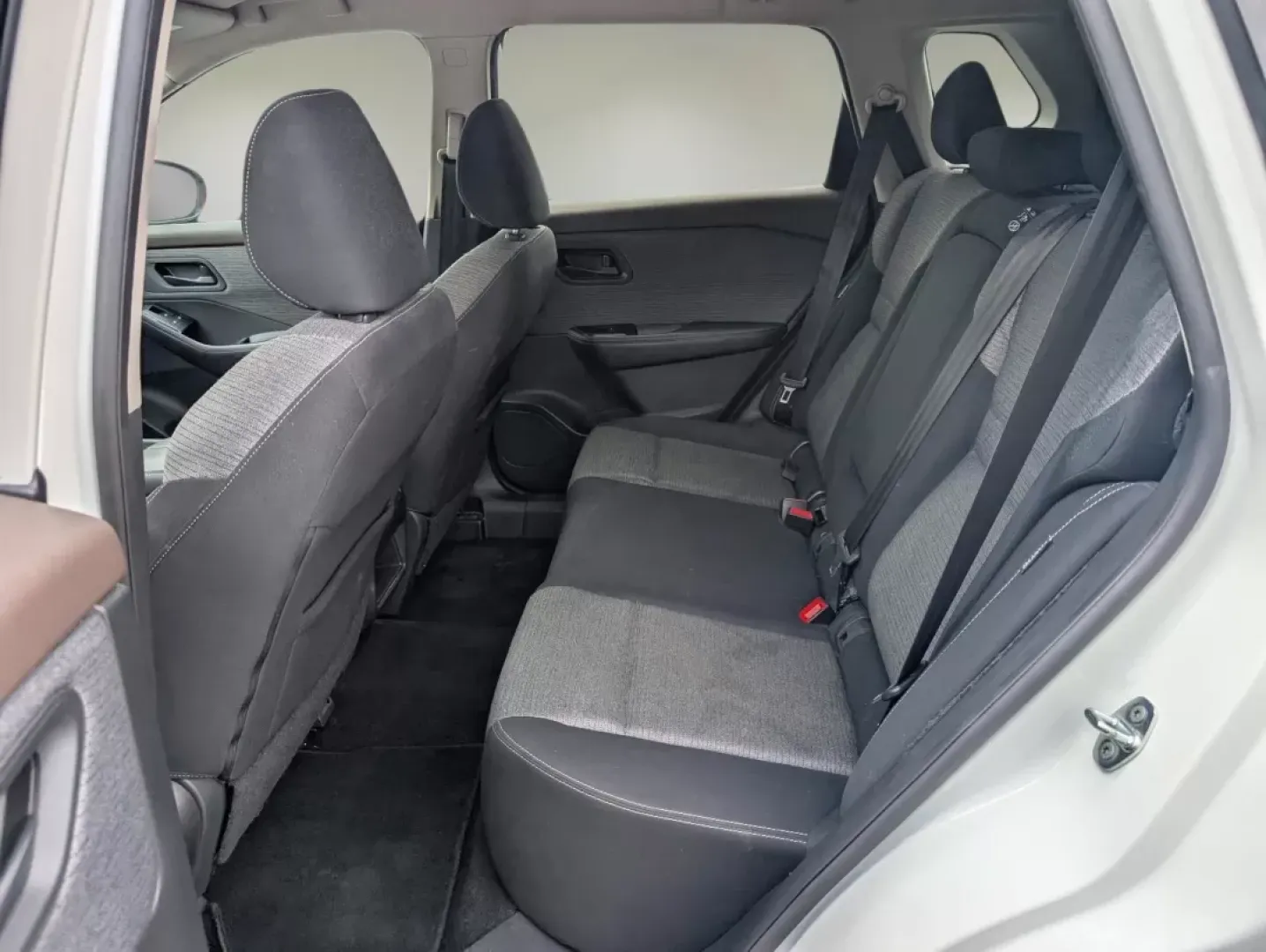 2021 /Charcoal Nissan Rogue S (5N1AT3AB5MC) with an Other engine, located at 7000 Northlake Connector, Columbus, GA, 31904, (706) 987-8085, 32.524975, -84.978134 - Experience the freedom of adventure with the 2021 Nissan Rogue S, available now at Gils Auto in Phenix City, AL. This versatile all-wheel-drive SUV is perfect for families on the go or anyone looking to explore the beautiful surroundings of Phenix City. Whether you're making memories on weekend geta - Photo#11