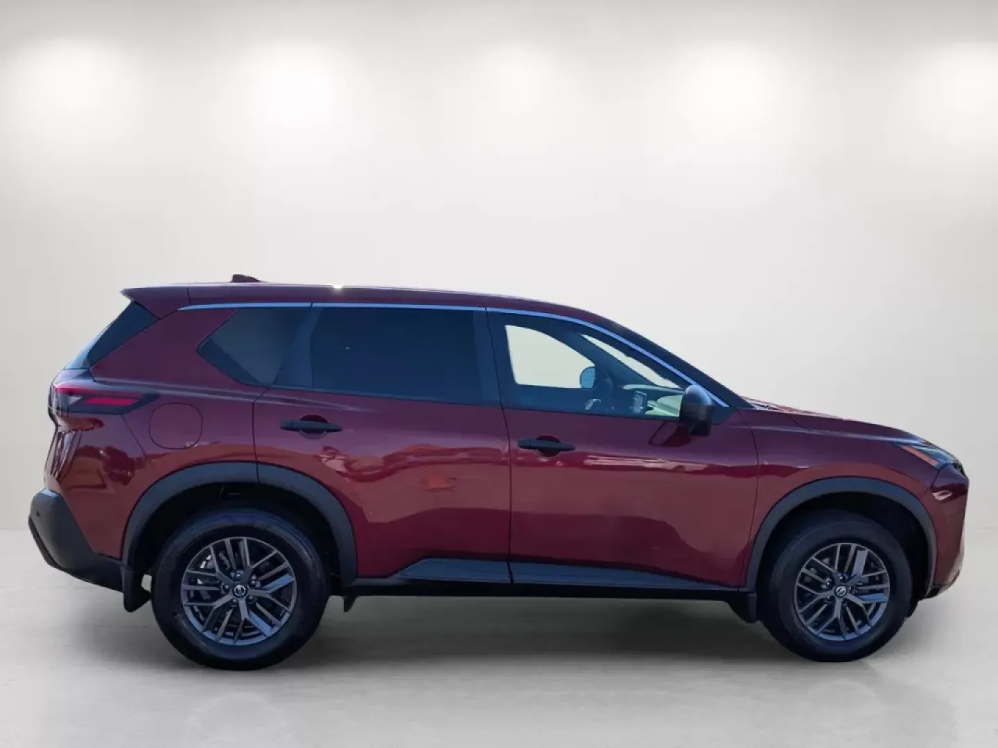 2021 /Charcoal Nissan Rogue S (5N1AT3AA6MC) with an Other engine, located at 1430 Gateway Drive, Opelika, AL, 36801, (334) 239-0944, 32.637871, -85.409790 - Discover the perfect blend of style, comfort, and reliability with the 2021 Nissan Rogue S, available at Gils Auto in Phenix City, AL. This SUV is not just a vehicle; it's a lifestyle upgrade that caters to your adventurous spirit and everyday needs. Whether you're a busy professional looking for a - Photo#3