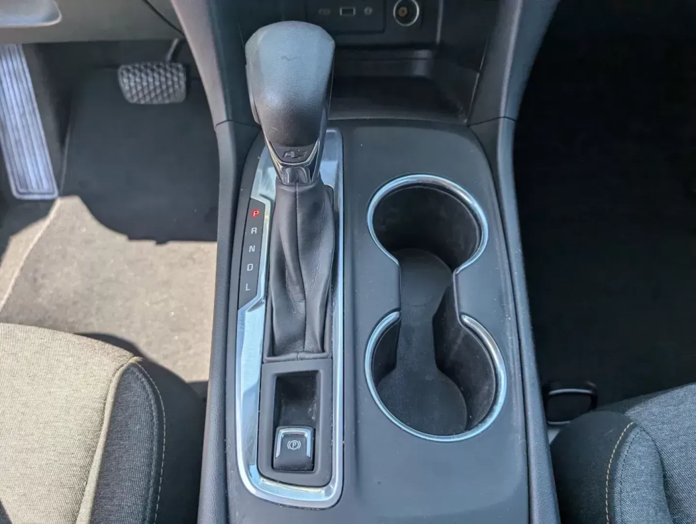 2022 /Jet Black Chevrolet Equinox LT (2GNAXKEVXN6) with an Other engine, located at 1430 Gateway Drive, Opelika, AL, 36801, (334) 239-0944, 32.637871, -85.409790 - Discover the perfect blend of style, comfort, and capability with the 2022 Chevrolet Equinox LT, available at Gils Auto in Columbus, GA. This sporty SUV is ideal for weekend adventures, family outings, or daily commutes-making it a versatile choice for anyone looking to elevate their driving experie - Photo#13