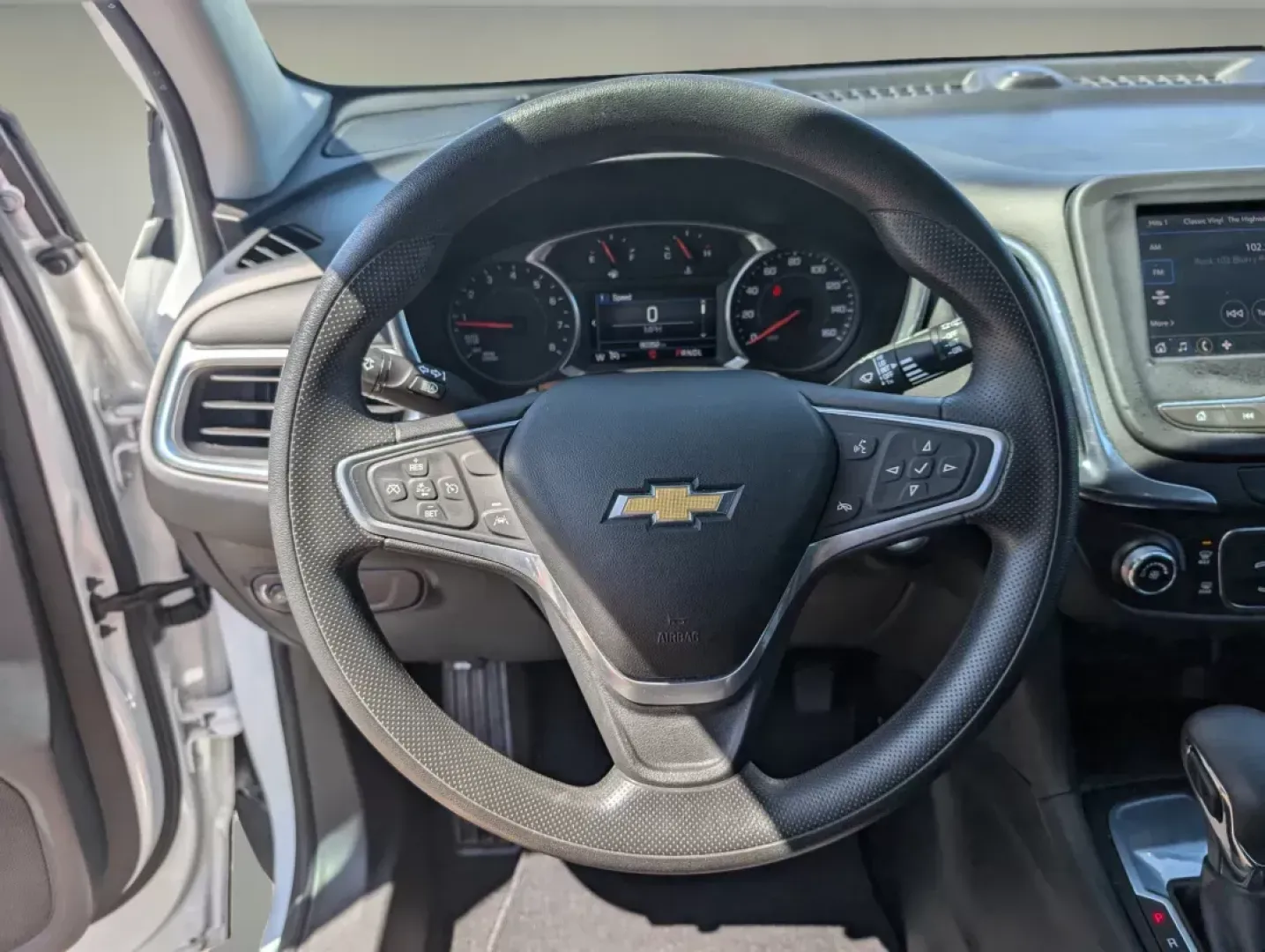 2022 /Jet Black Chevrolet Equinox LT (2GNAXKEVXN6) with an Other engine, located at 1430 Gateway Drive, Opelika, AL, 36801, (334) 239-0944, 32.637871, -85.409790 - Discover the perfect blend of style, comfort, and capability with the 2022 Chevrolet Equinox LT, available at Gils Auto in Columbus, GA. This sporty SUV is ideal for weekend adventures, family outings, or daily commutes-making it a versatile choice for anyone looking to elevate their driving experie - Photo#16