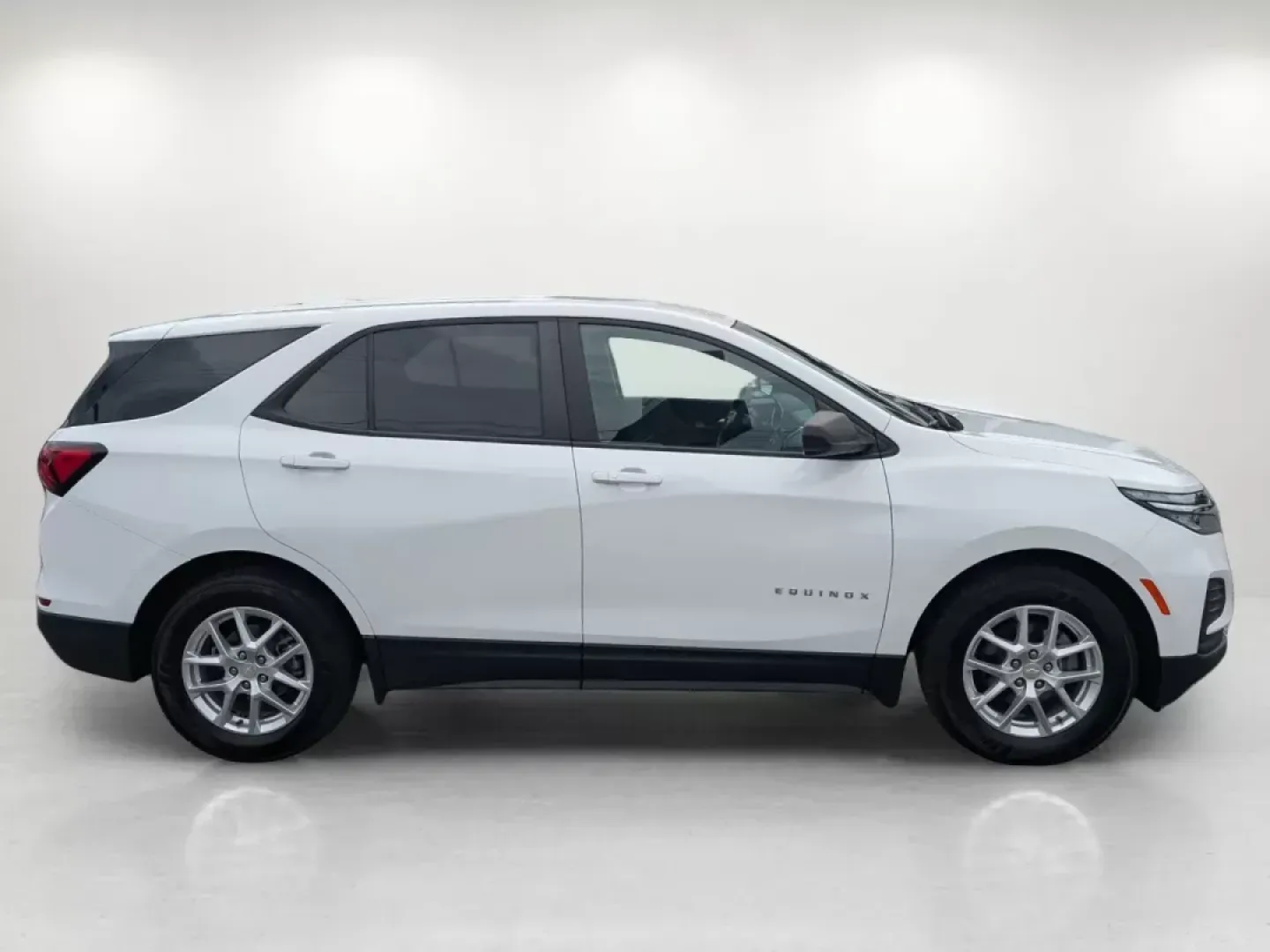 2022 /Medium Ash Gray Chevrolet Equinox LS (3GNAXHEV9NS) with an Turbocharged Gas I4 1.5L/92 engine, 6-Speed Automatic transmission, located at 521 Old Farm Lane Rd, Prattville, AL, 36066, (334) 325-1505, 32.482460, -86.416367 - 2022 Chevrolet Equinox LS - Photo#3