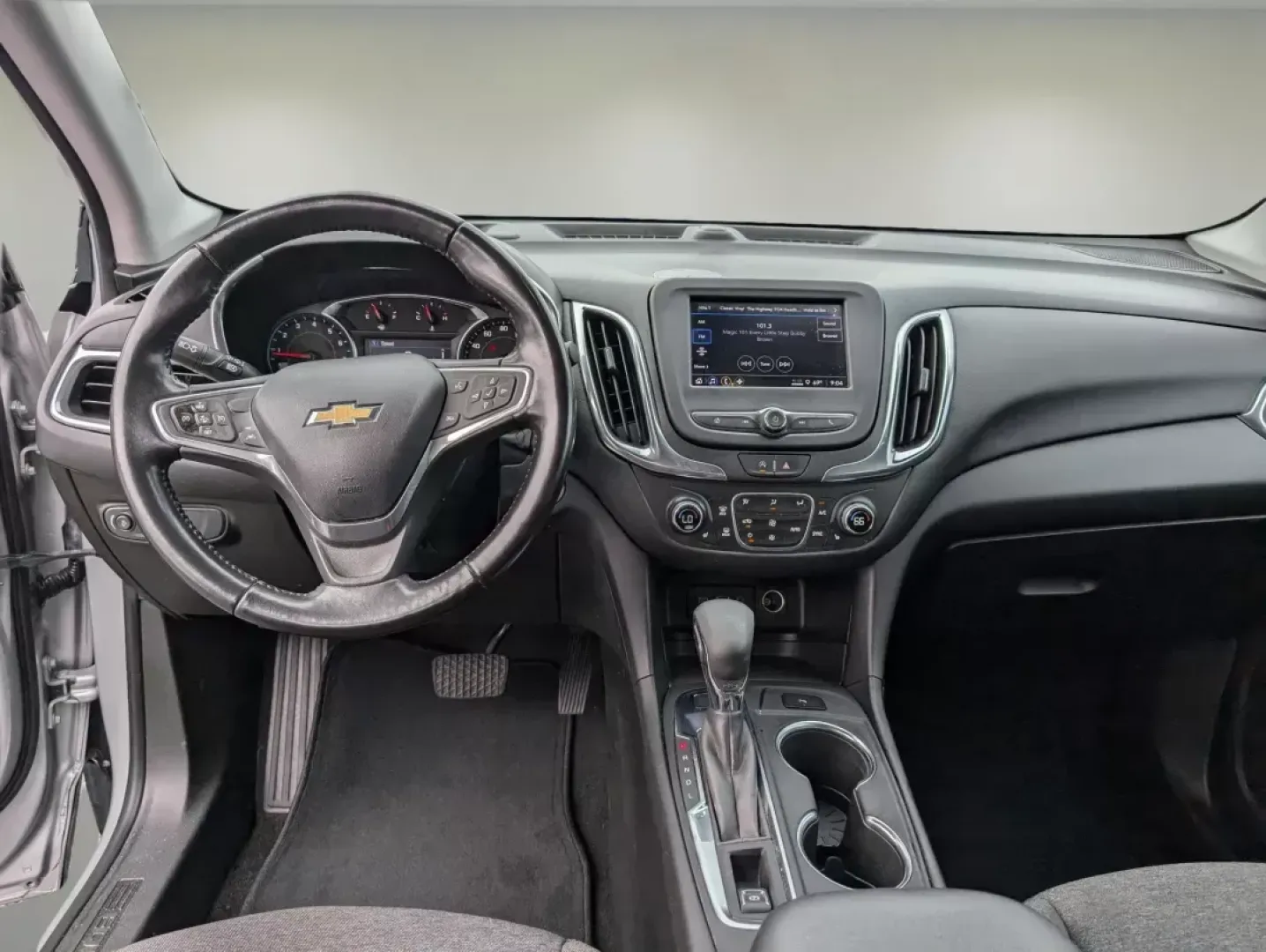 2022 /Jet Black Chevrolet Equinox LT (2GNAXTEV9N6) with an Turbocharged Gas I4 1.5L/92 engine, 6-Speed Automatic transmission, located at 7000 Northlake Connector, Columbus, GA, 31904, (706) 987-8085, 32.524975, -84.978134 - **Elevate Your Everyday Adventures with the 2022 Chevrolet Equinox LT at Gils Auto - Columbus #2**<br /> <br /> Looking for the perfect SUV to accommodate your active lifestyle or family needs? Look no further than the 2022 Chevrolet Equinox LT, available now at Gils Auto - Columbus #2! Located at 7 - Photo#12