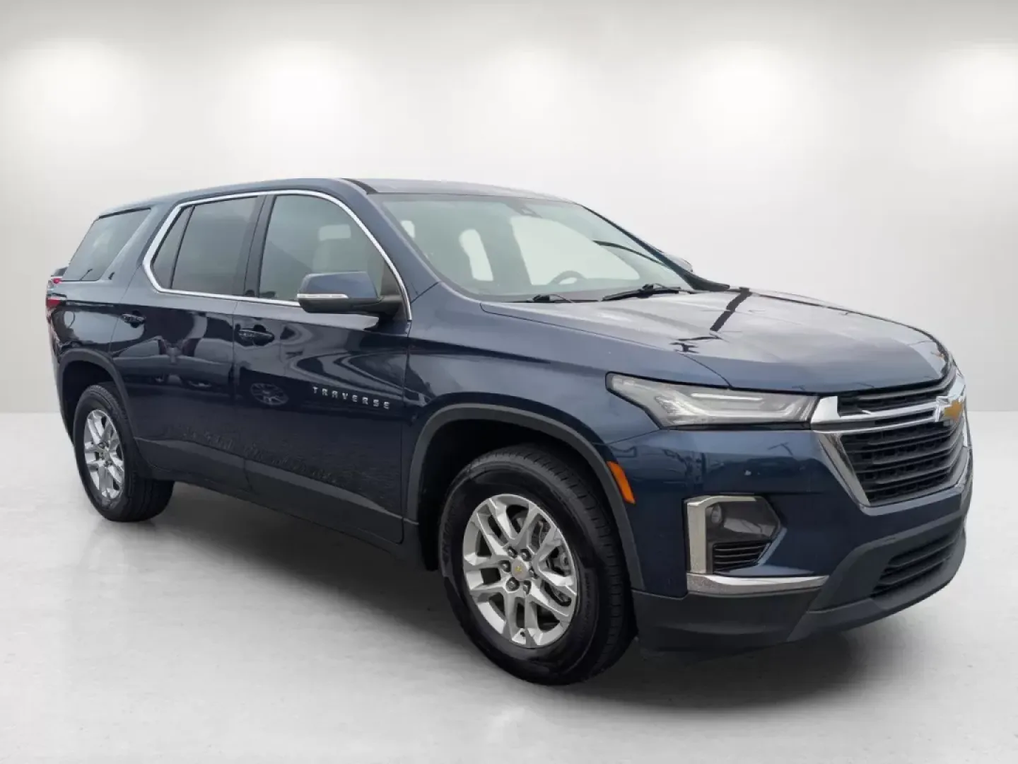 2022 /Jet Black/Chai Chevrolet Traverse LS (1GNERLKW6NJ) with an Other engine, located at 804 22nd Ave, Phenix City, AL, 36870, (334) 297-1860, 32.484749, -85.024475 - Unleash the thrill of family adventures with this stunning 2022 Chevrolet Traverse, now available at Gils Auto in Phenix City, AL. If you're seeking a vehicle that can comfortably accommodate your growing family, this spacious SUV is the perfect choice for road trips, school runs, or weekend getaway - Photo#2