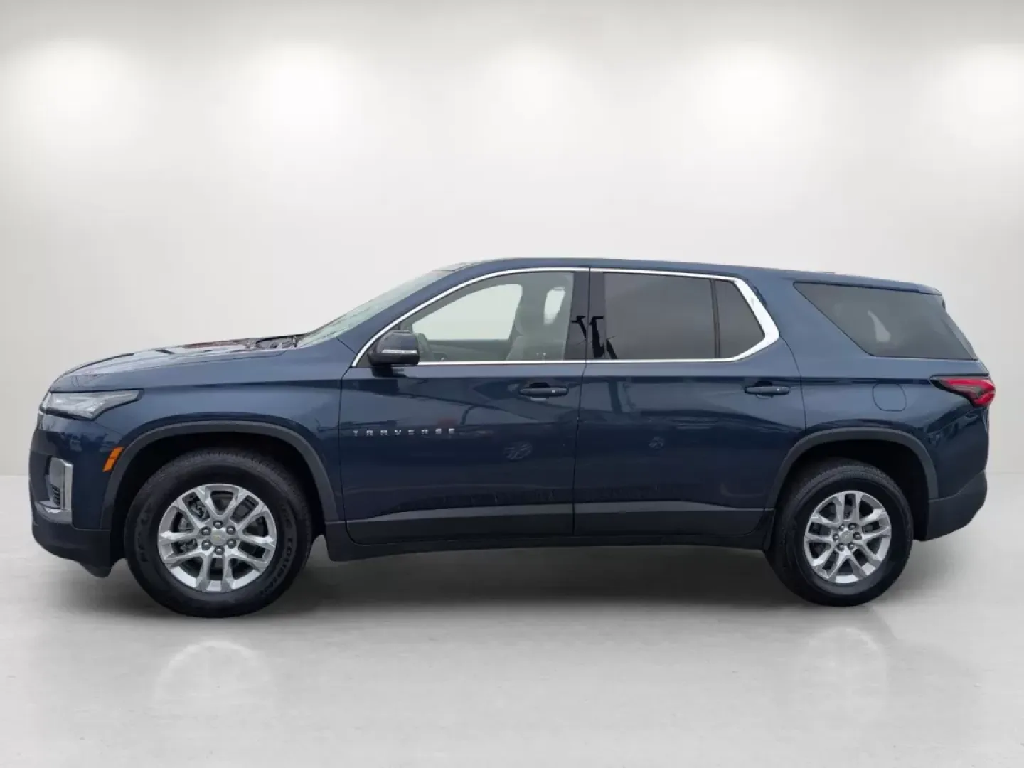 2022 /Jet Black/Chai Chevrolet Traverse LS (1GNERLKW6NJ) with an Other engine, located at 804 22nd Ave, Phenix City, AL, 36870, (334) 297-1860, 32.484749, -85.024475 - Unleash the thrill of family adventures with this stunning 2022 Chevrolet Traverse, now available at Gils Auto in Phenix City, AL. If you're seeking a vehicle that can comfortably accommodate your growing family, this spacious SUV is the perfect choice for road trips, school runs, or weekend getaway - Photo#6