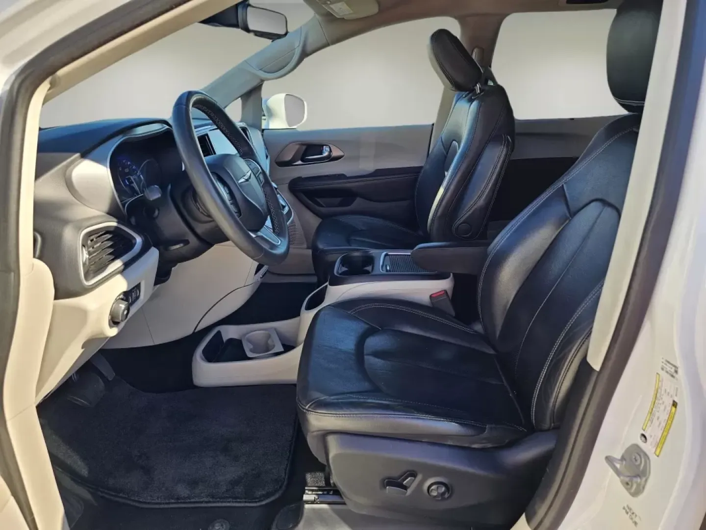 2022 Bright White Clearcoat /Black/Alloy/Black Chrysler Pacifica Touring L (2C4RC1BG2NR) with an Other engine, located at 7000 Northlake Connector, Columbus, GA, 31904, (706) 987-8085, 32.524975, -84.978134 - ### Elevate Your Family Adventures with the 2022 Chrysler Pacifica at Gils Auto - Phenix City!<br /> <br /> Are you ready to transform your family outings and daily commutes into extraordinary journeys? The 2022 Chrysler Pacifica is here to elevate your adventures, making it the perfect vehicle for - Photo#9